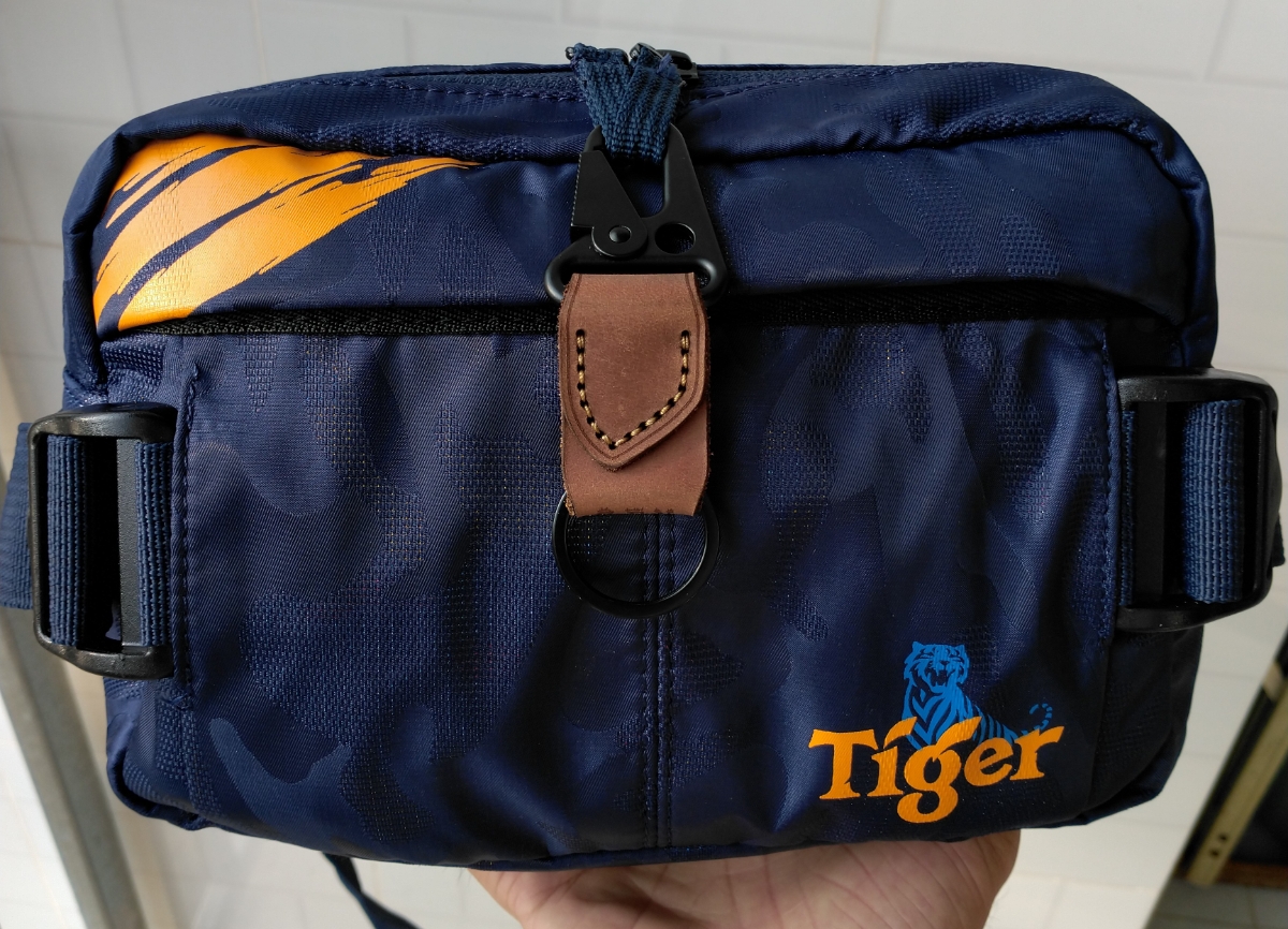 Review Túi đeo chéo hãng Tiger tặng