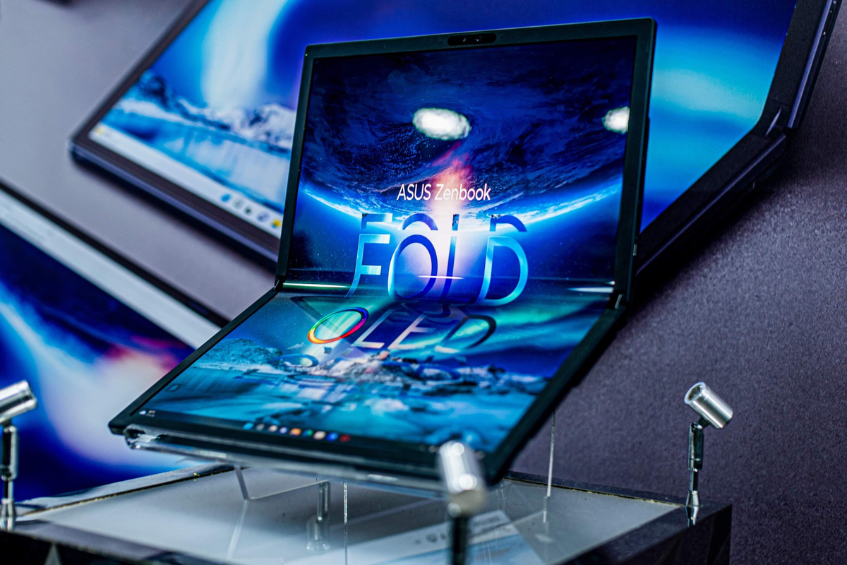 Review Zenbook 17 Fold OLED