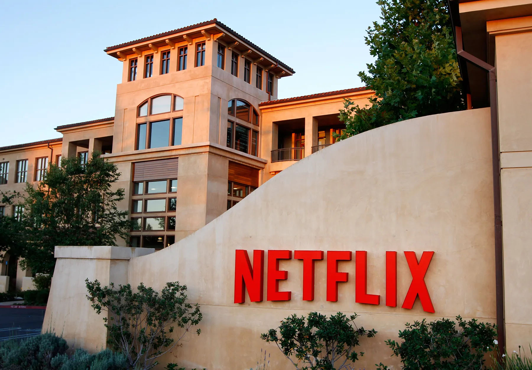 Reuters: Microsoft có thể sẽ mua cả Netflix với giá 190 tỷ USD trong năm 2023