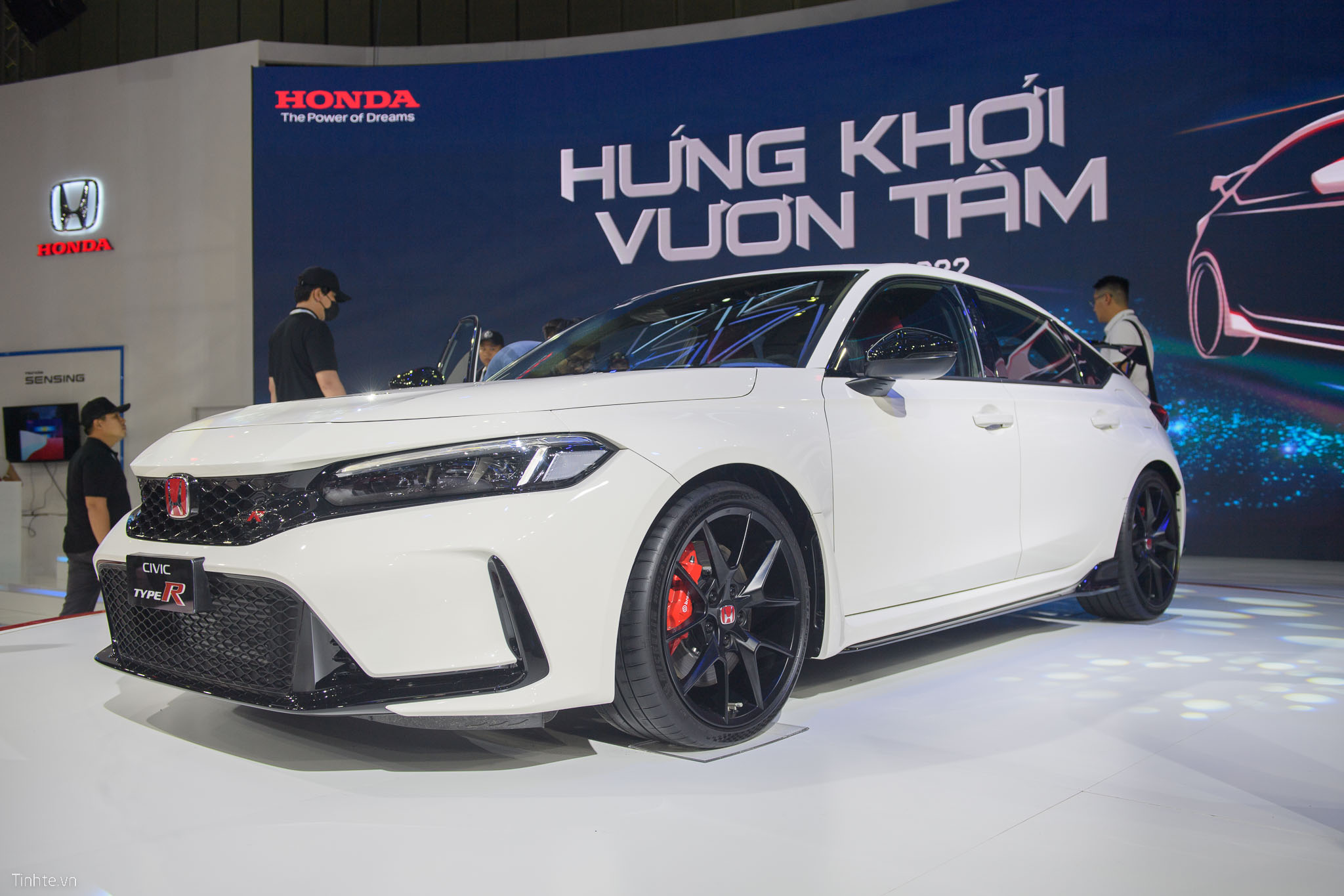 Honda Civic Type R chốt giá 2,399 tỷ đồng tại Việt Nam