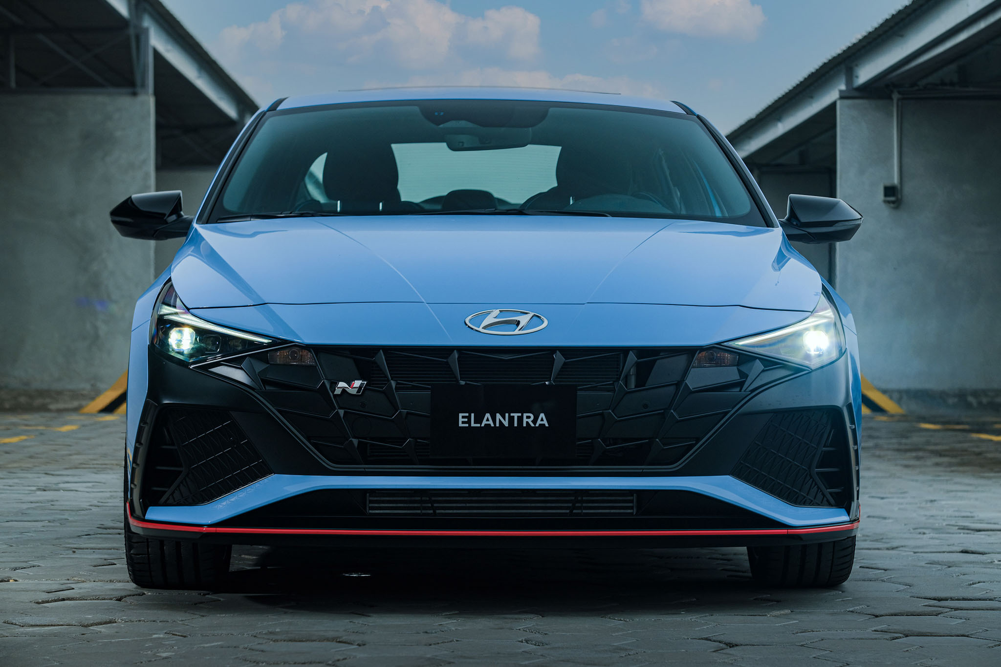 hyundai_elantra_n_ra_mắt_tại_việt_nam_tinhte.jpg