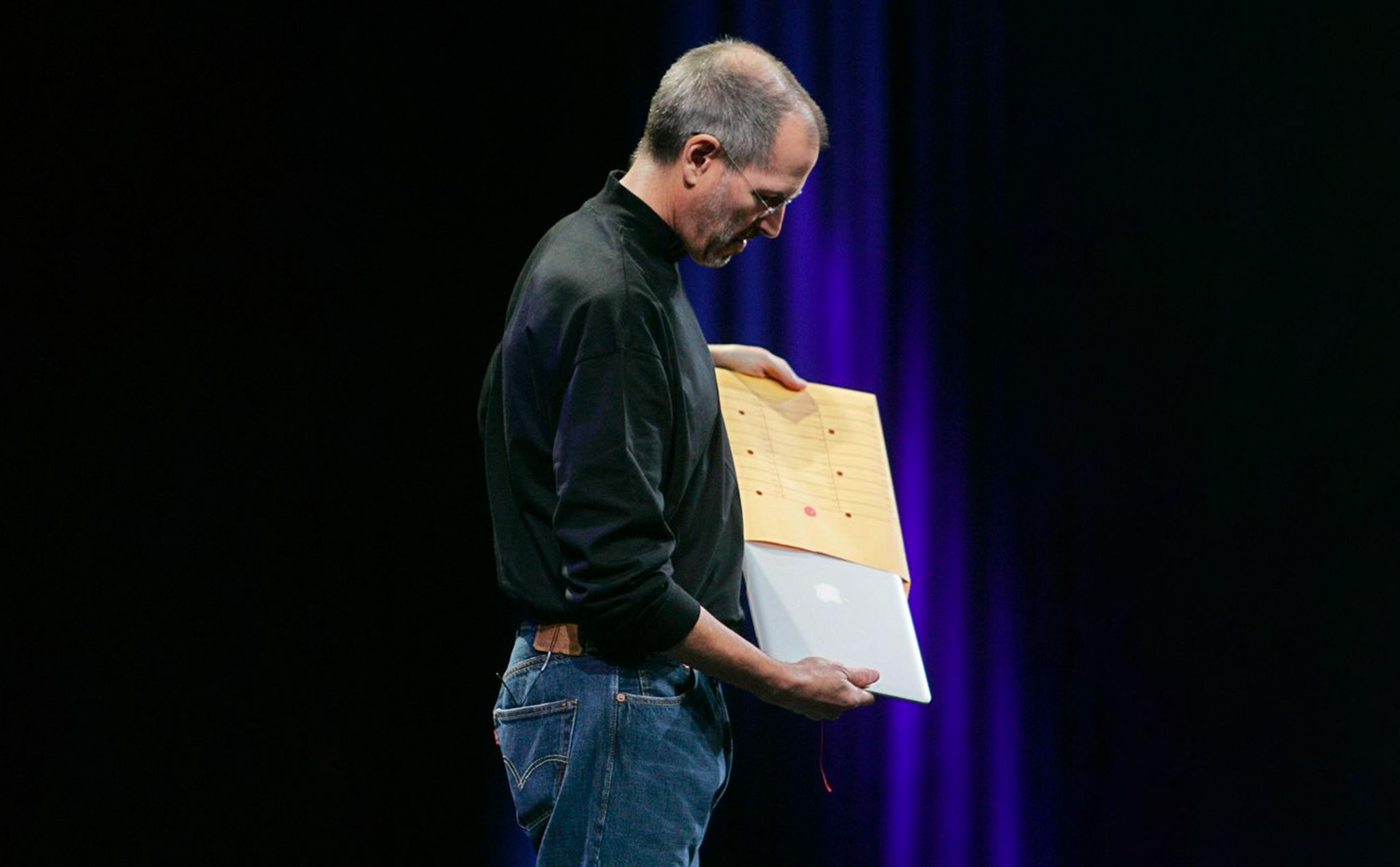 Apple MacBook Air tròn 15 tuổi, chiếc laptop đánh dấu sự thay đổi lớn về định nghĩa laptop mỏng, nhẹ