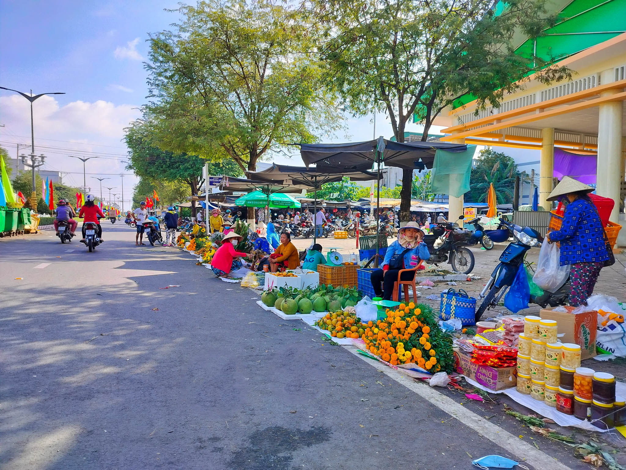 Hình ảnh khác lạ của khu chợ nổi tiếng Đã Nẵng giữa thời dịch Covid19