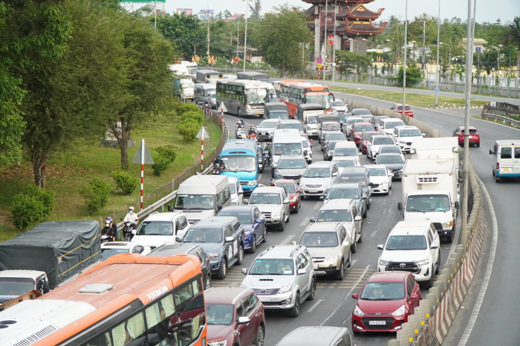 Khuya qua mình về đường vắng, nhưng ngày hôm mùng 5 nghe anh em bảo cũng kẹt dữ lắm