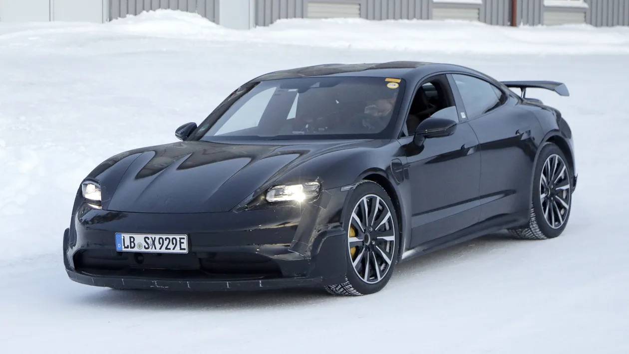Porsche đang phát triển 1 chiếc Taycan với 3 động cơ điện để đối đầu với Tesla Model S Plaid