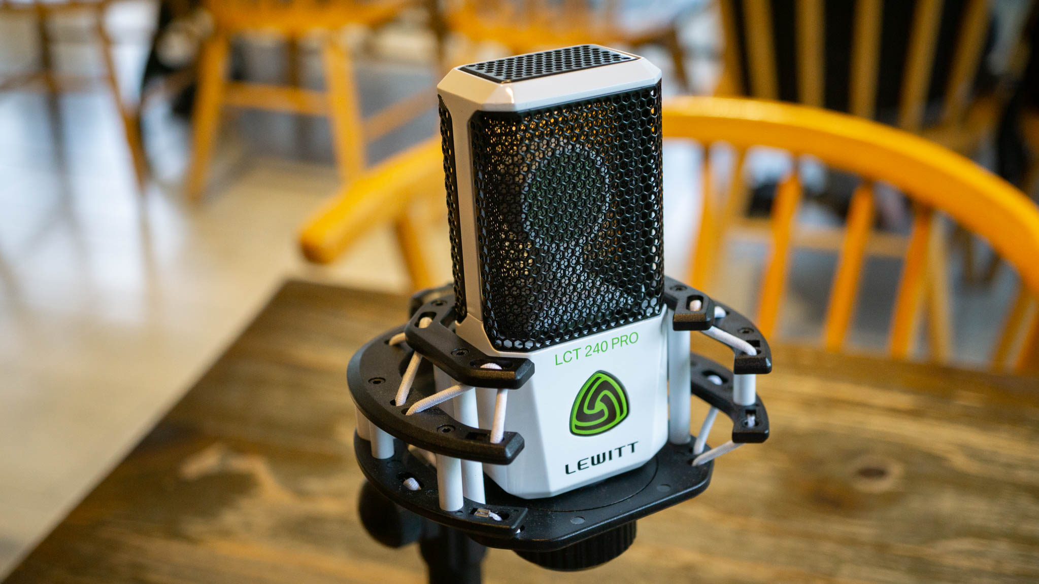 Review Lewitt LCT 240 Pro: microphone chất lượng phòng thu cho nhu cầu cá nhân