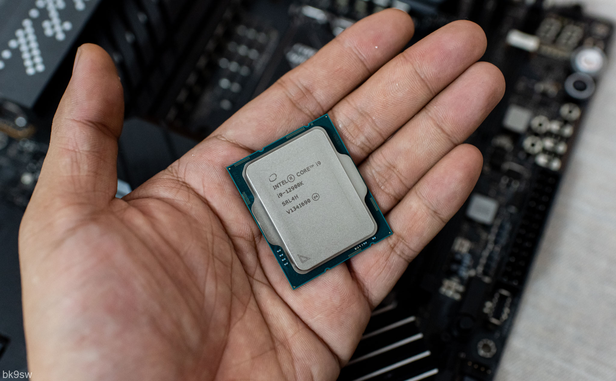 Tin đồn: Intel chuẩn bị giảm giá chip Core 12th Gen khoảng 20% để xả kho