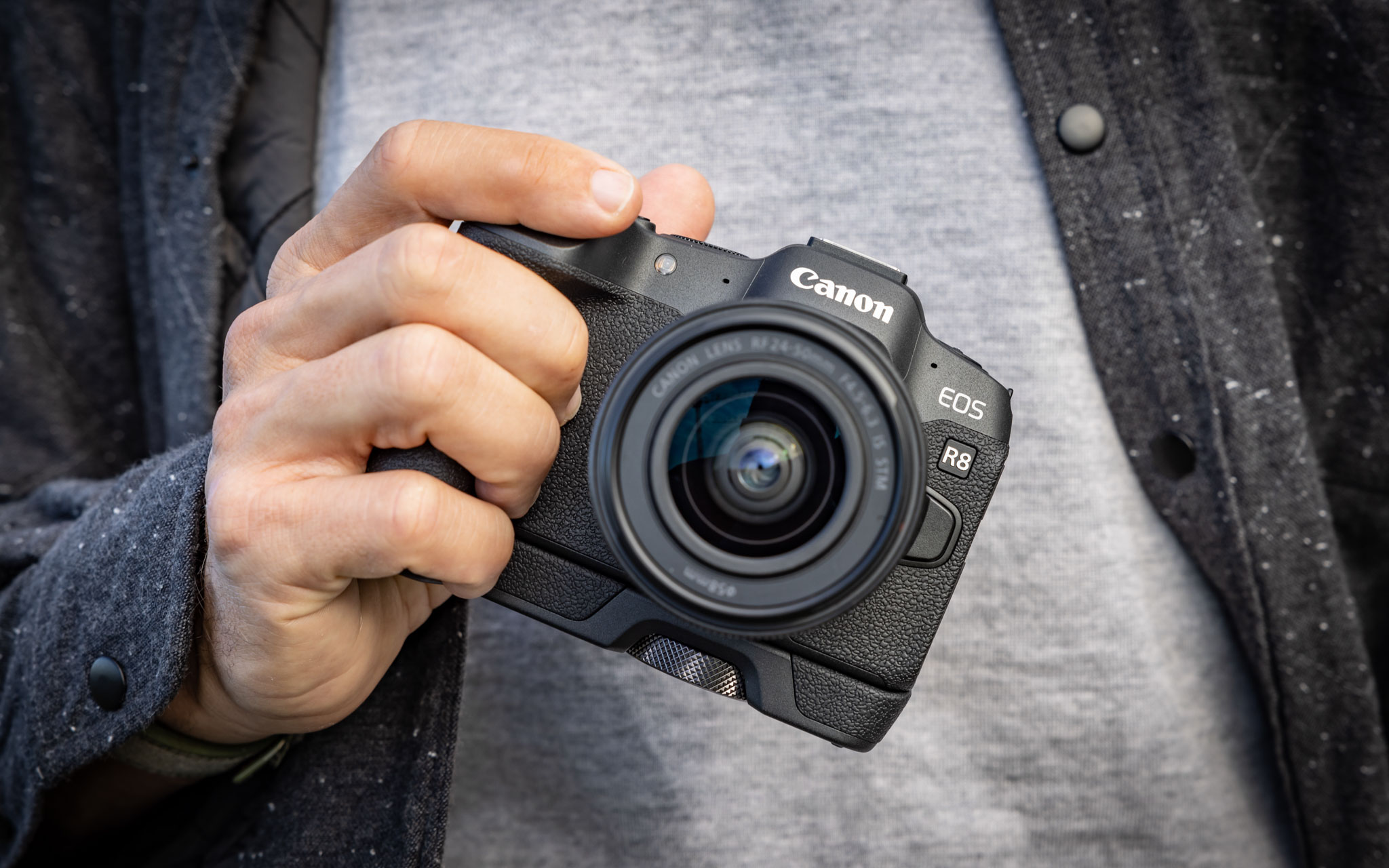 Canon ra mắt R8 mới: Full-frame, giá từ $1500, thân hình nhỏ gọn, quay phim 4K