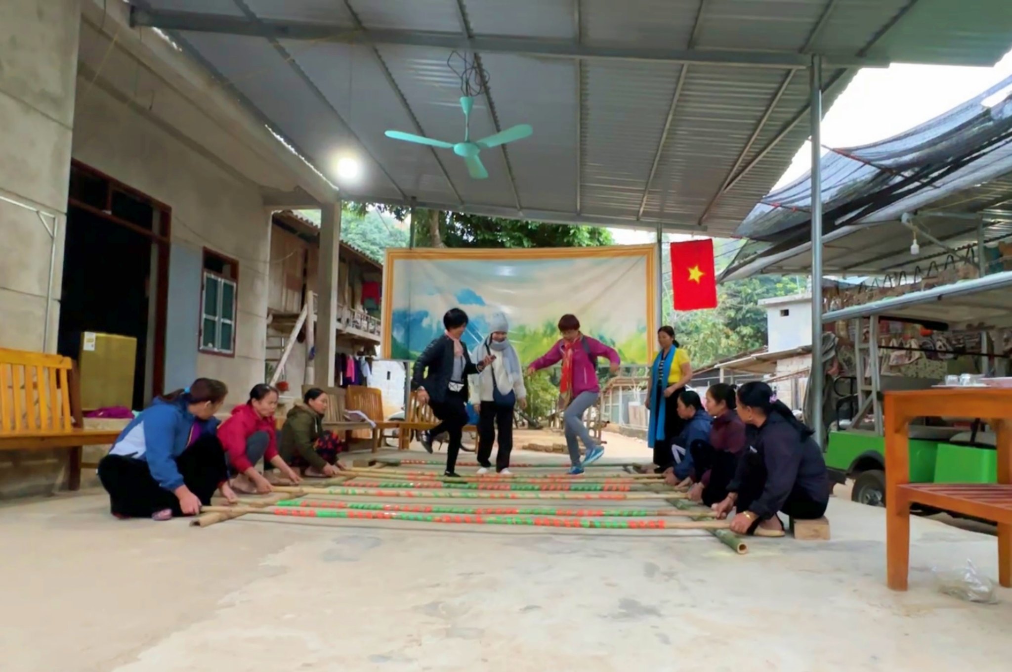 Na Chieng village bamboo dance.jpg