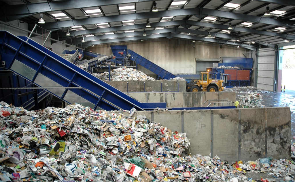 [Infographic] Điều gì xảy ra trong quy trình tái chế rác thải?