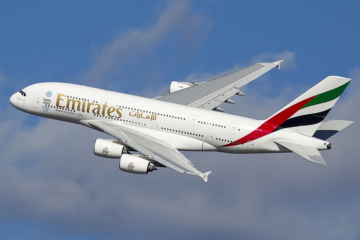 A6-EDY_A380_Emirates_31_jan_2013_jfk_(8442269364)_(cropped).jpg