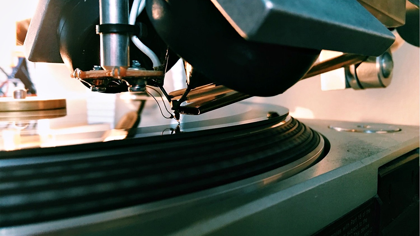 Cùng xem quy trình cắt đĩa vinyl của kỹ sư Jack White tại nhãn thu Third Man Records