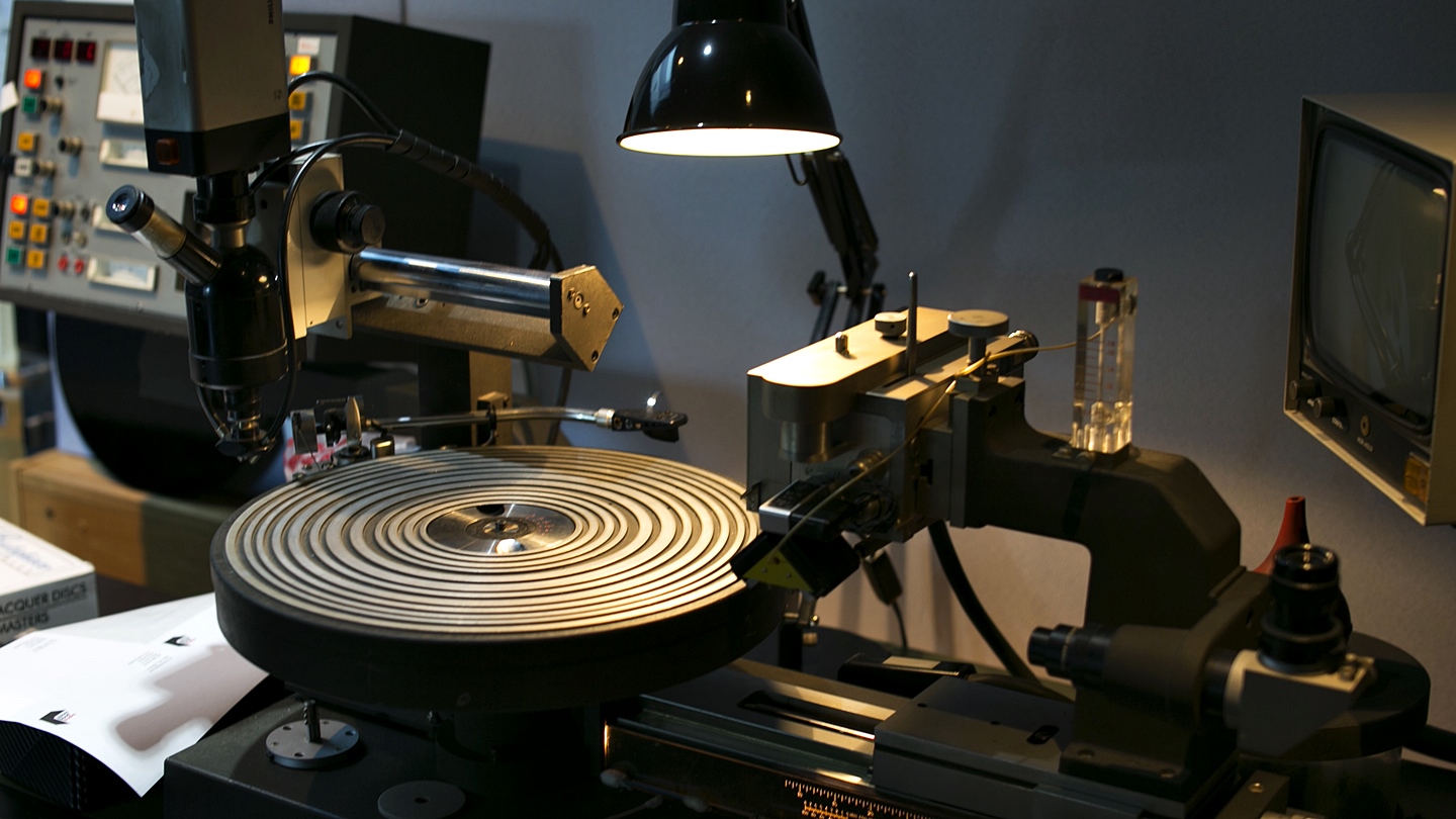 tinhte-vinyl-cutting-jack-white-third-man-records-3.jpg