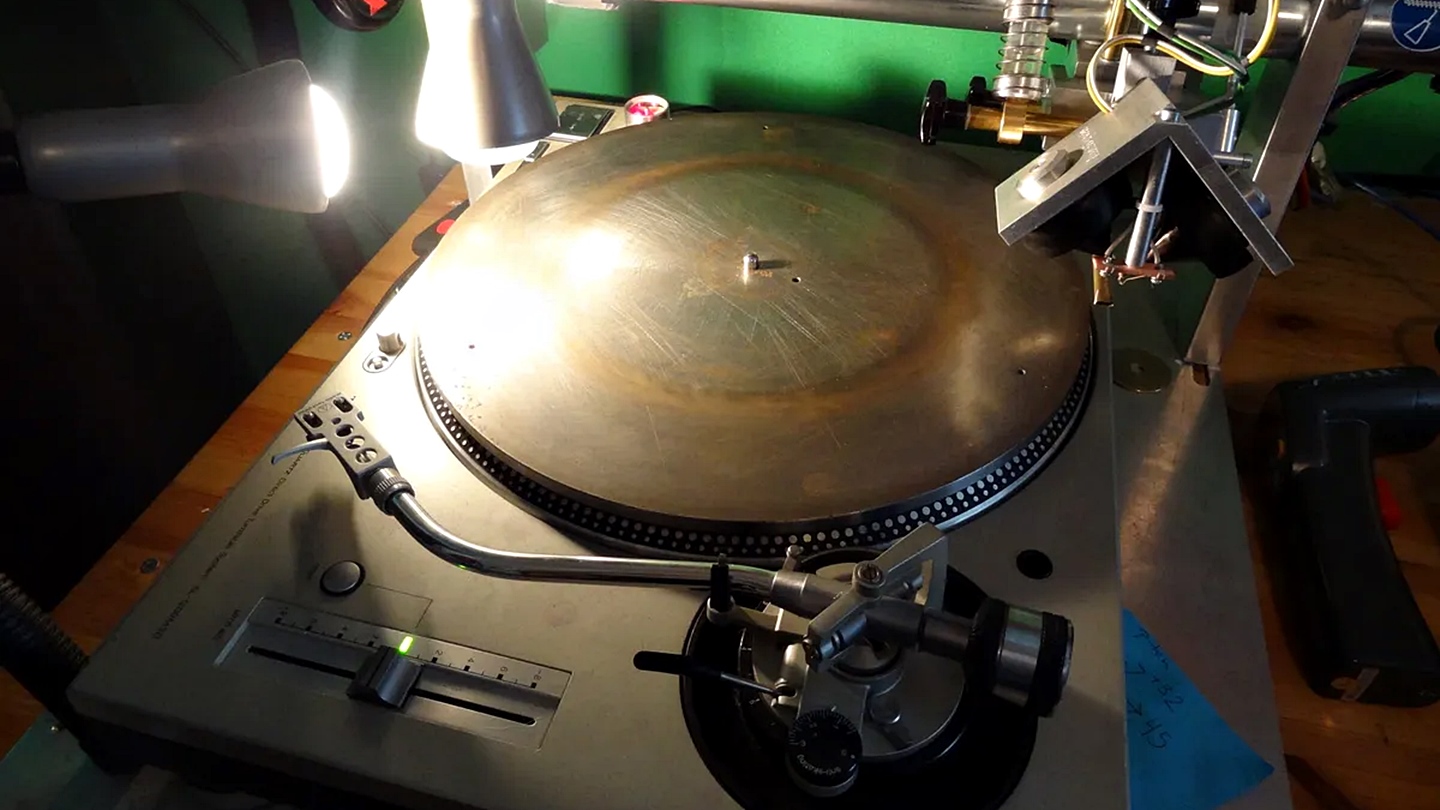 tinhte-vinyl-cutting-jack-white-third-man-records-2.jpg