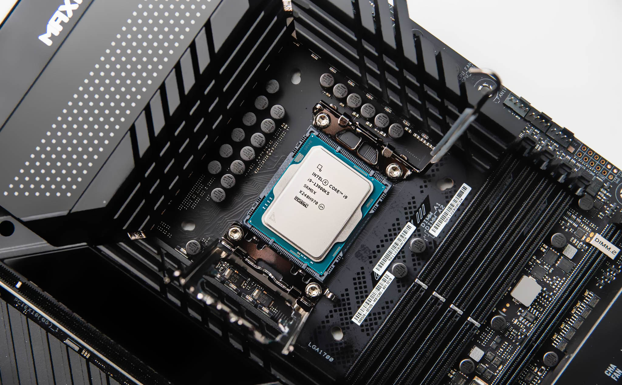 Thử nghiệm Intel Core i9-13900KS - Vi xử lý nhanh nhất thế giới cho desktop