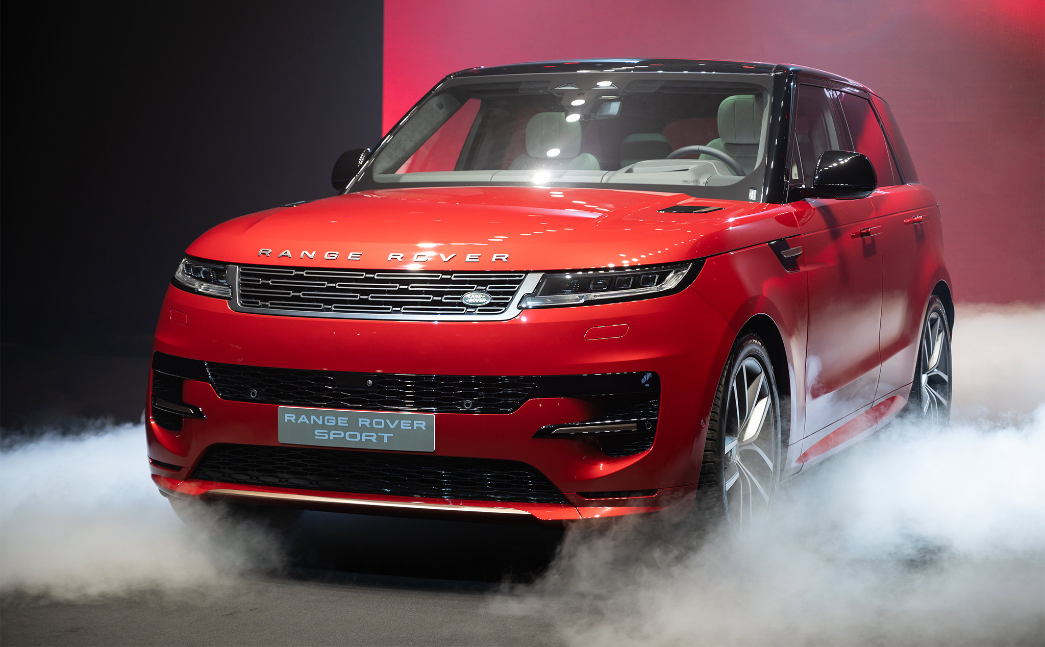 Range Rover Sport 2023 ra mắt Việt Nam: SUV sang trọng và hiện đại, giá từ 7,3 tỷ đồng