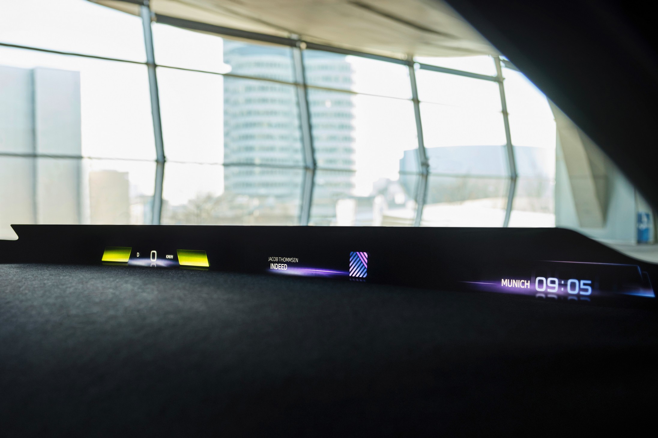 Xe BMW trong tương lai sẽ có màn hình hiển thị trên kính lái