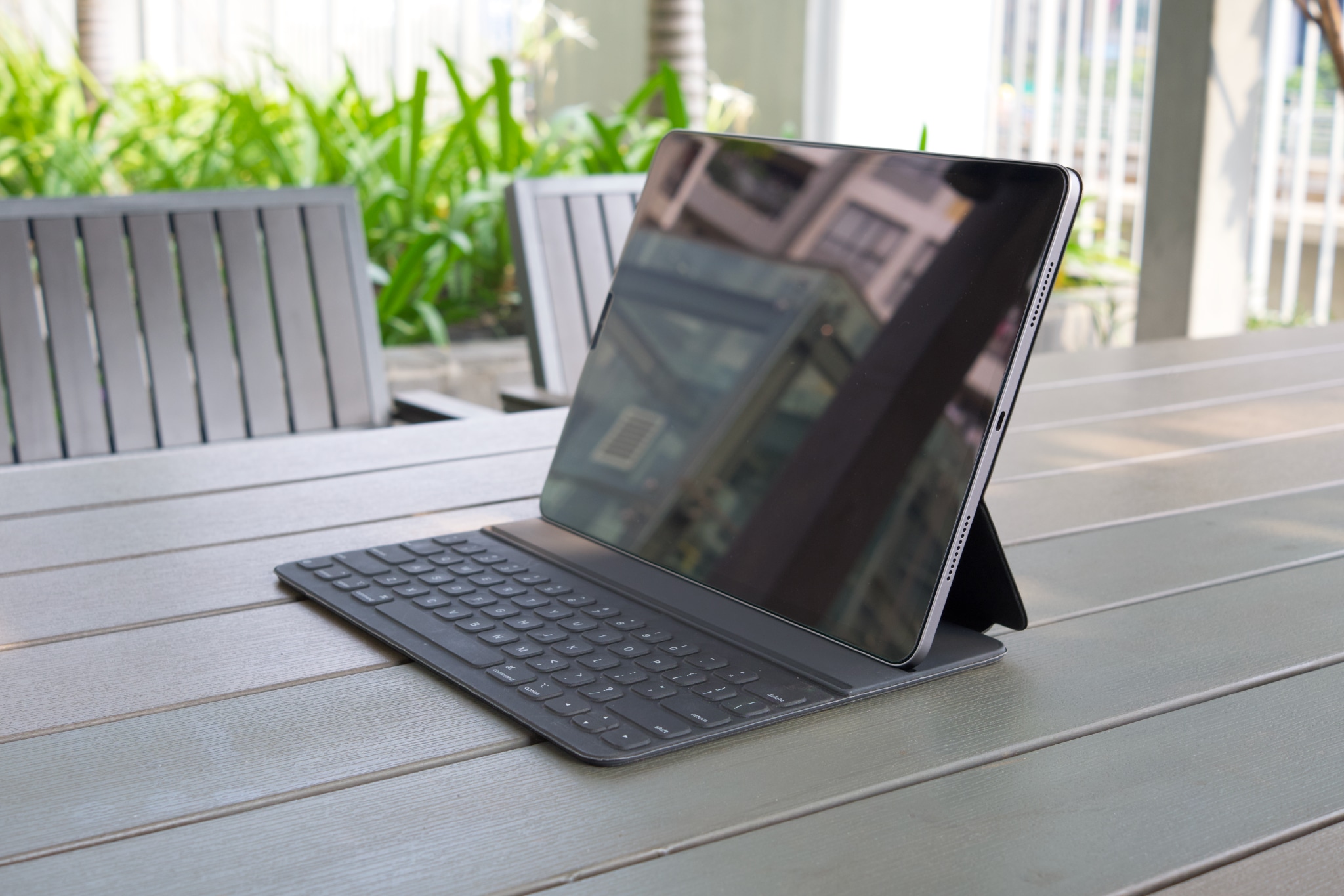 tinhte_apple_smart_folio_keyboard_ipad_pro_12.9_13.jpg