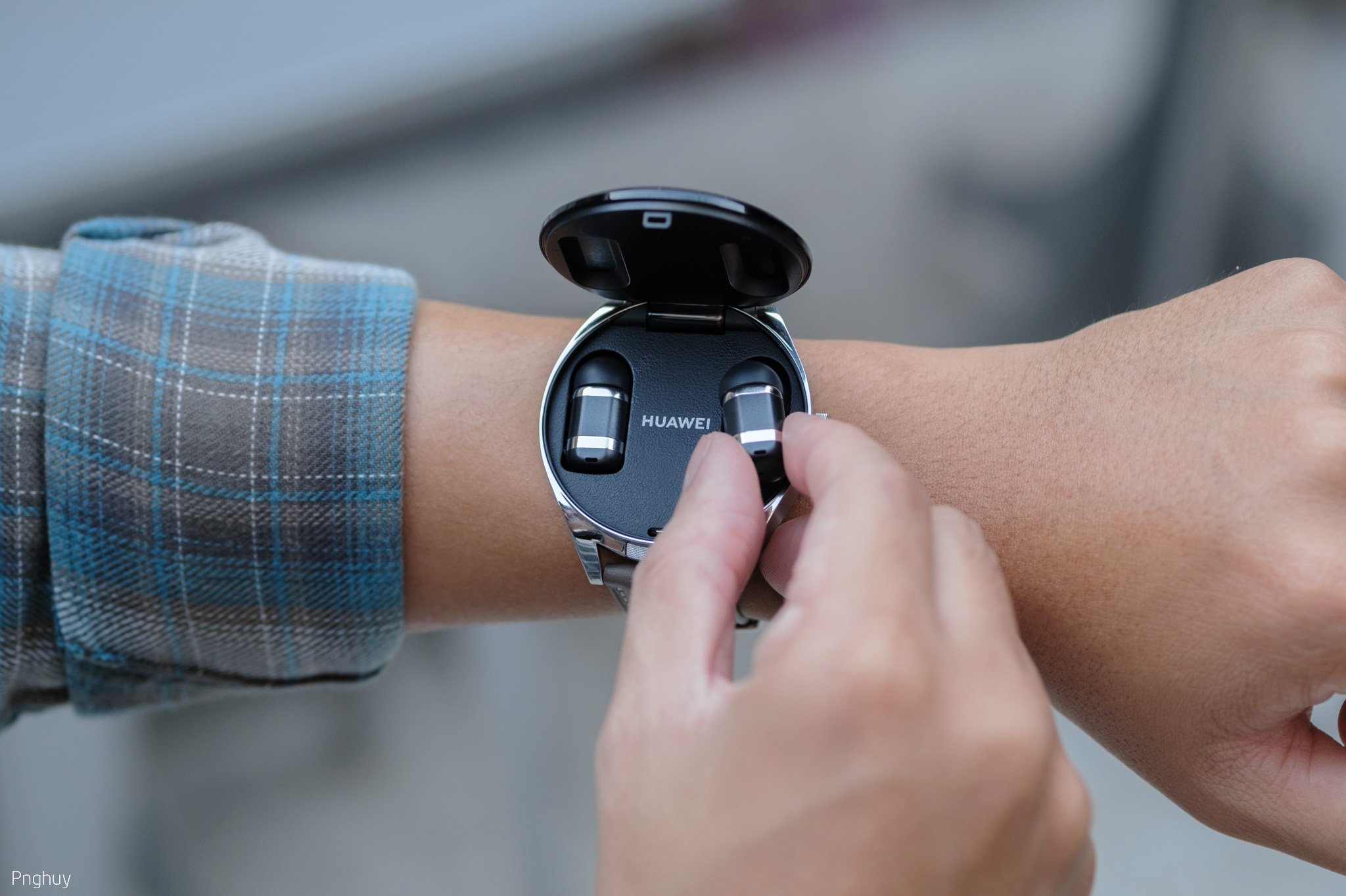 Trên tay Huawei Watch Buds: đồng hồ kết hợp tai nghe chống ồn chủ động, mua 1 được 2