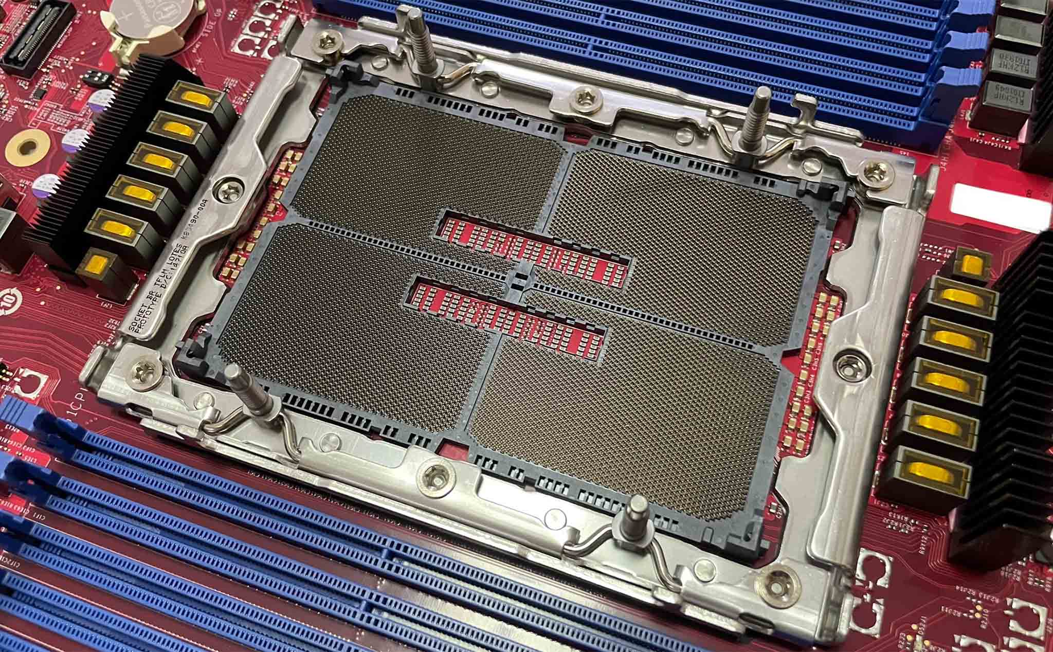 Nền tảng Avenue City hỗ trợ CPU Intel Xeon có TDP tới 500 W, bộ nhớ 12 kênh