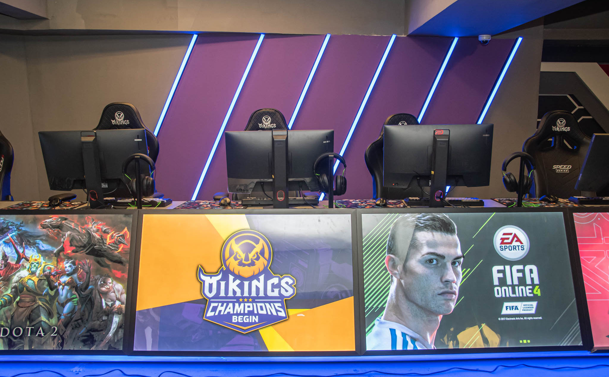 Phòng máy Vikings Esports Arena Hoàng Văn Thụ trang bị 100% CPU Intel chính hãng