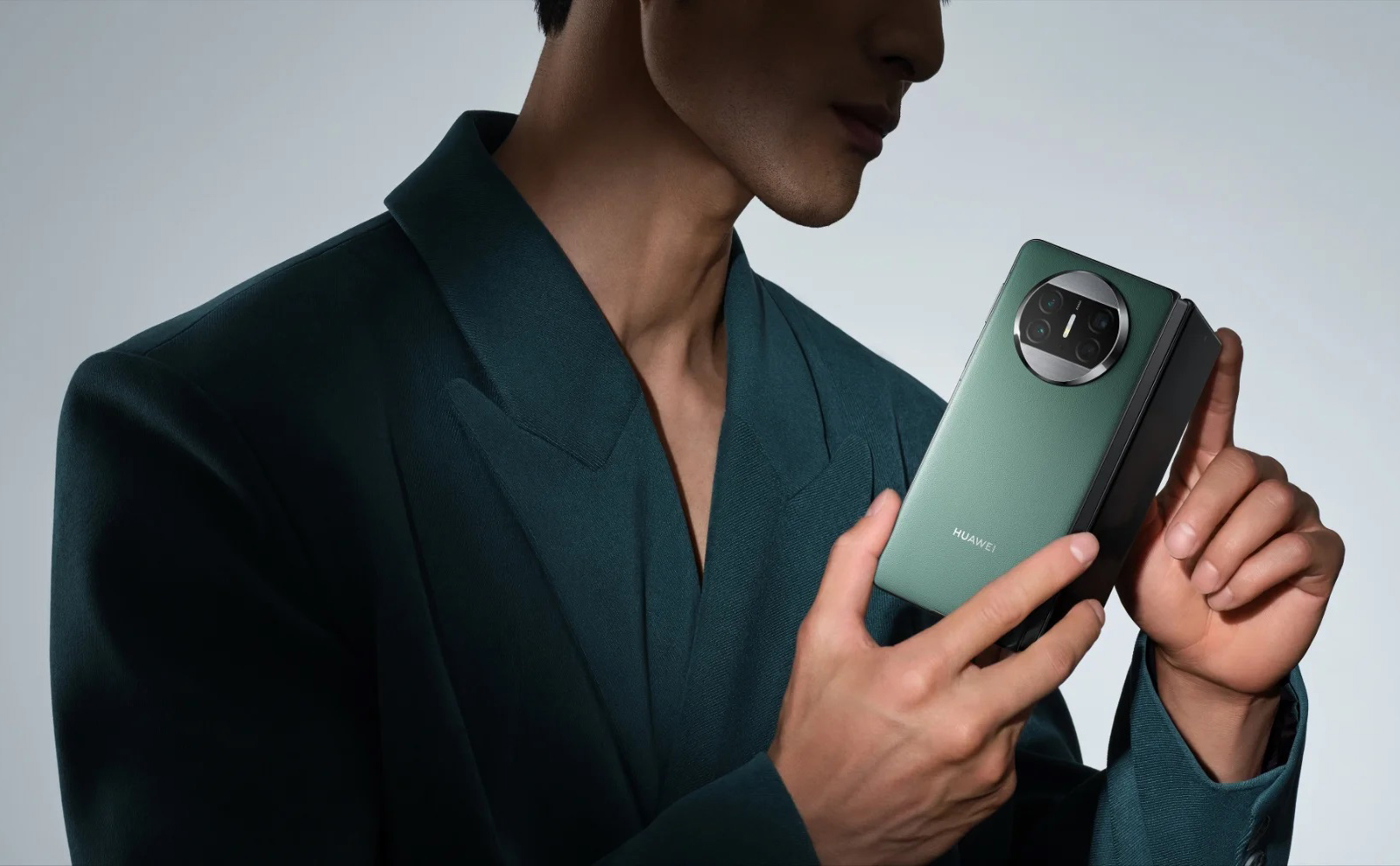 Huawei Mate X3 chính thức: mỏng hơn, nhẹ hơn, tiêu chuẩn chống nước IPX8…