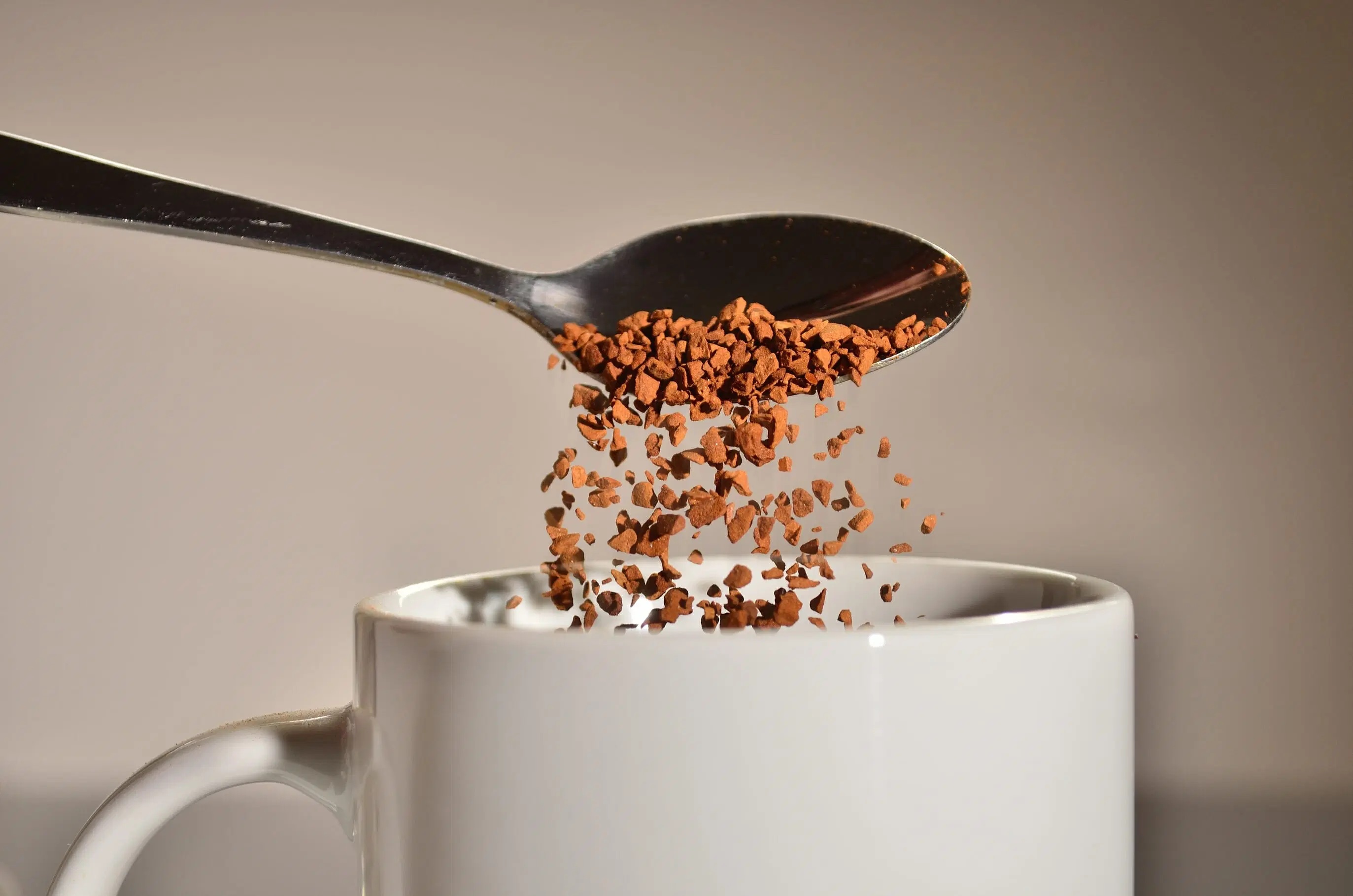 Lợi ích và tác hại khi sử dụng cà phê hòa tan