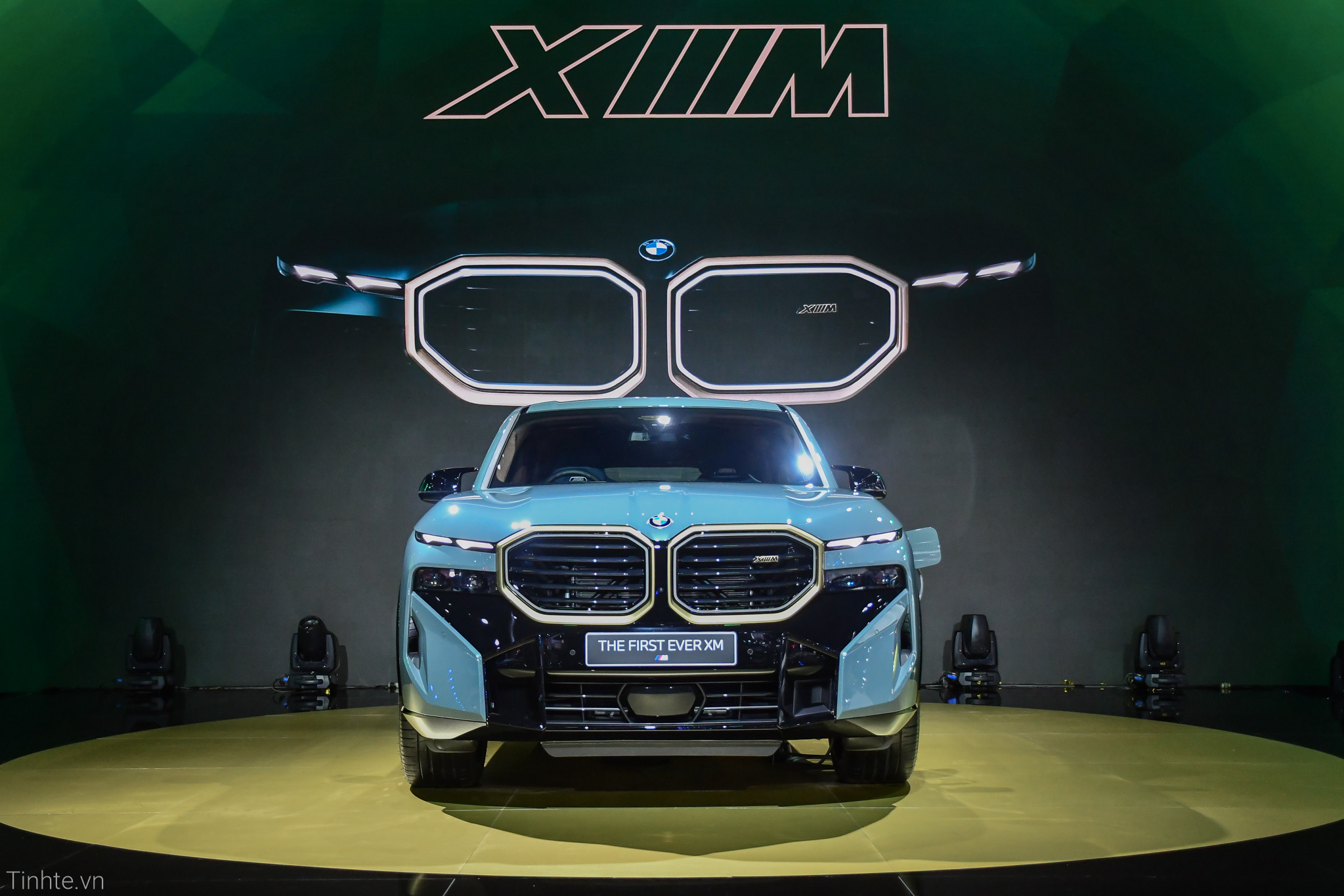 tren-tay-BMW-XM-2023-tinhte-1.jpg