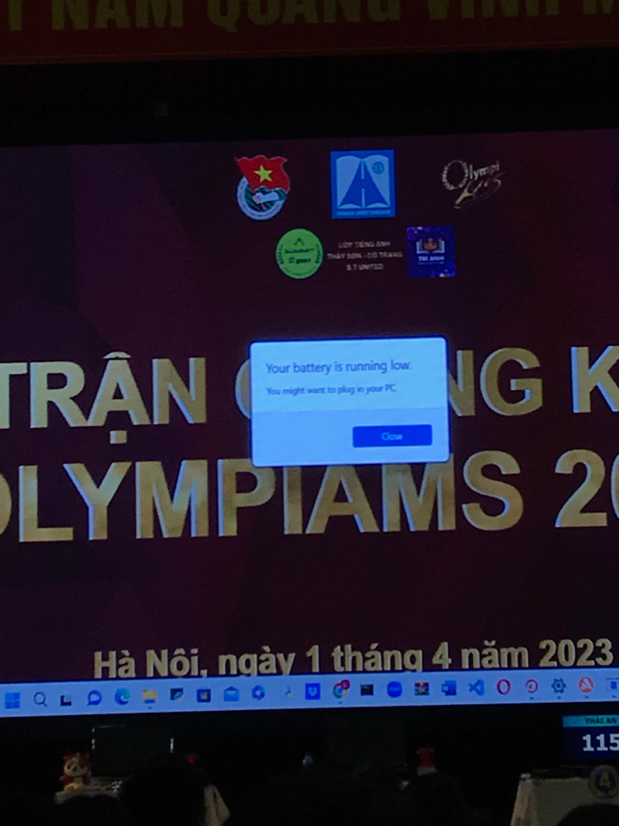Khi bạn quên cắm sạc laptop trong khi đang nghỉ giữa hai phần thi của OlympiAms 2023