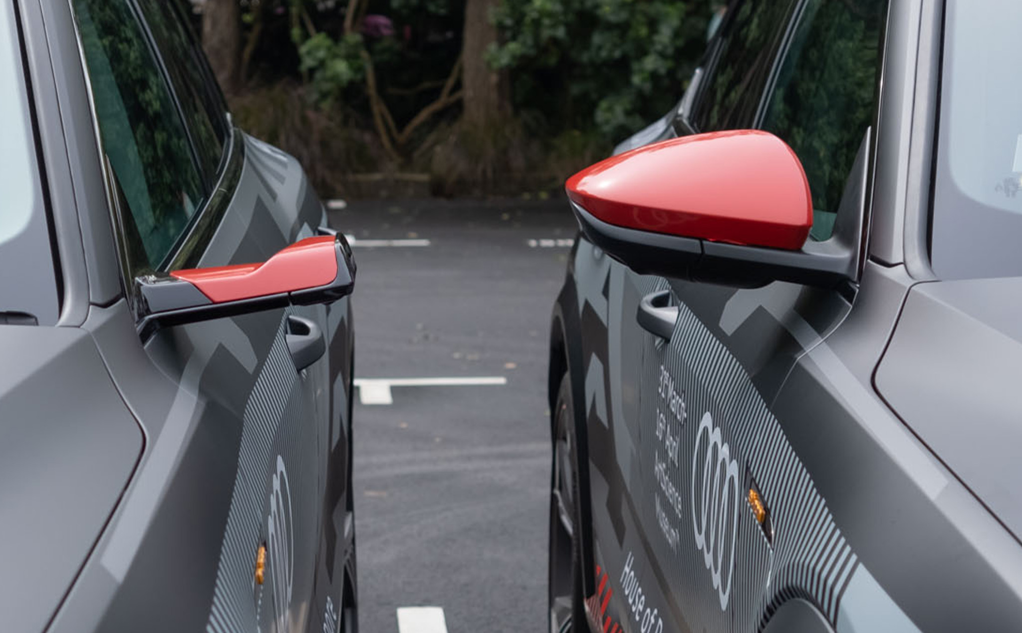 Cận cảnh gương chiếu hậu kỹ thuật số trên xe điện Audi e-Tron