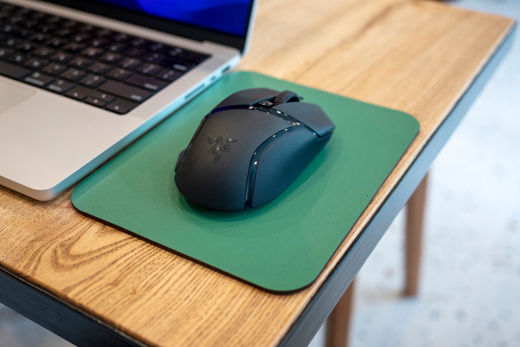 Trên tay Razer Basilisk X Hyperspeed: tối giản, thiết kế công thái học, dùng rất ngon với macOS