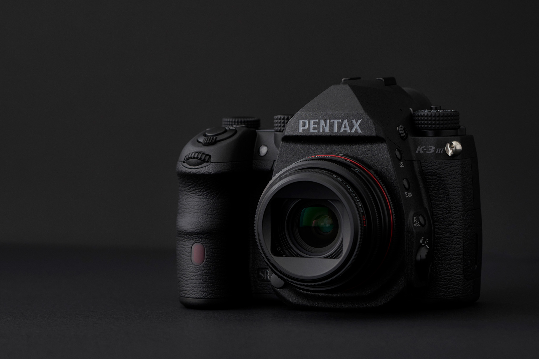 Pentax ra mắt chiếc DSLR K-3 III Monochrome: Chỉ chụp đen trắng, giá $2.200,