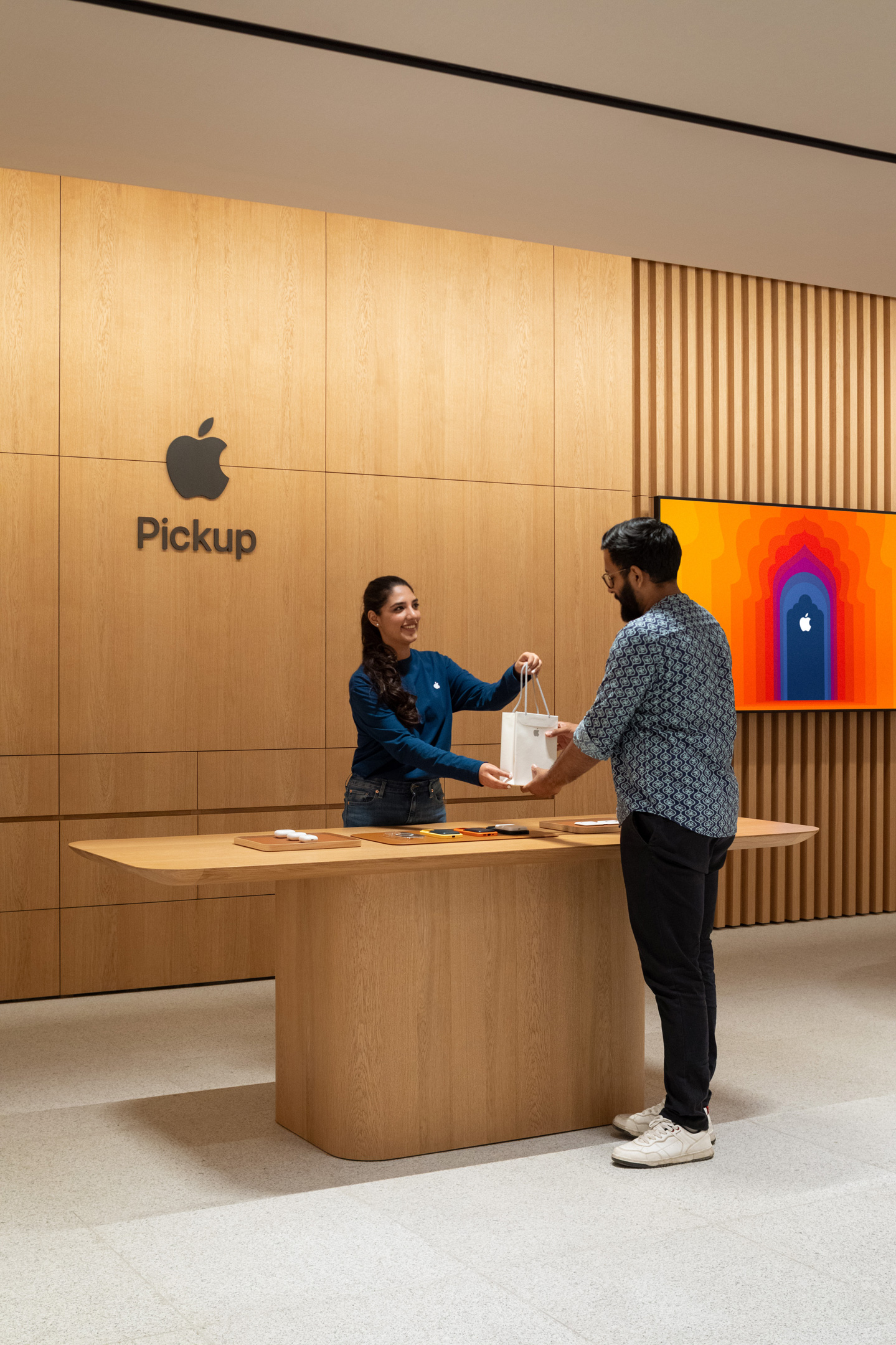 Apple-Saket-Delhi-India-media-preview-Apple-Pickup.jpg