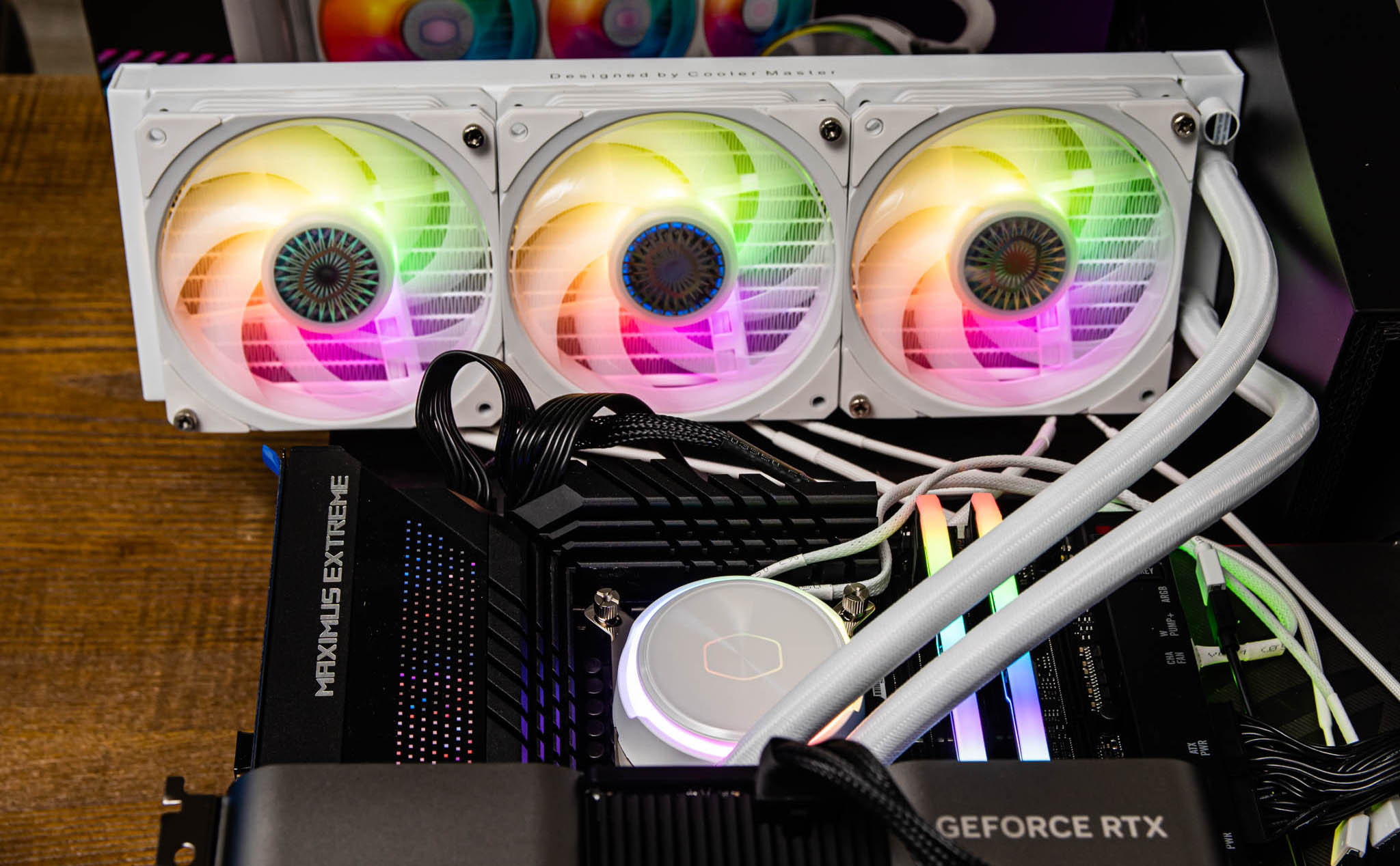 Thử nghiệm tản nhiệt Cooler Master MasterLiquid PL360 Flux White Edition