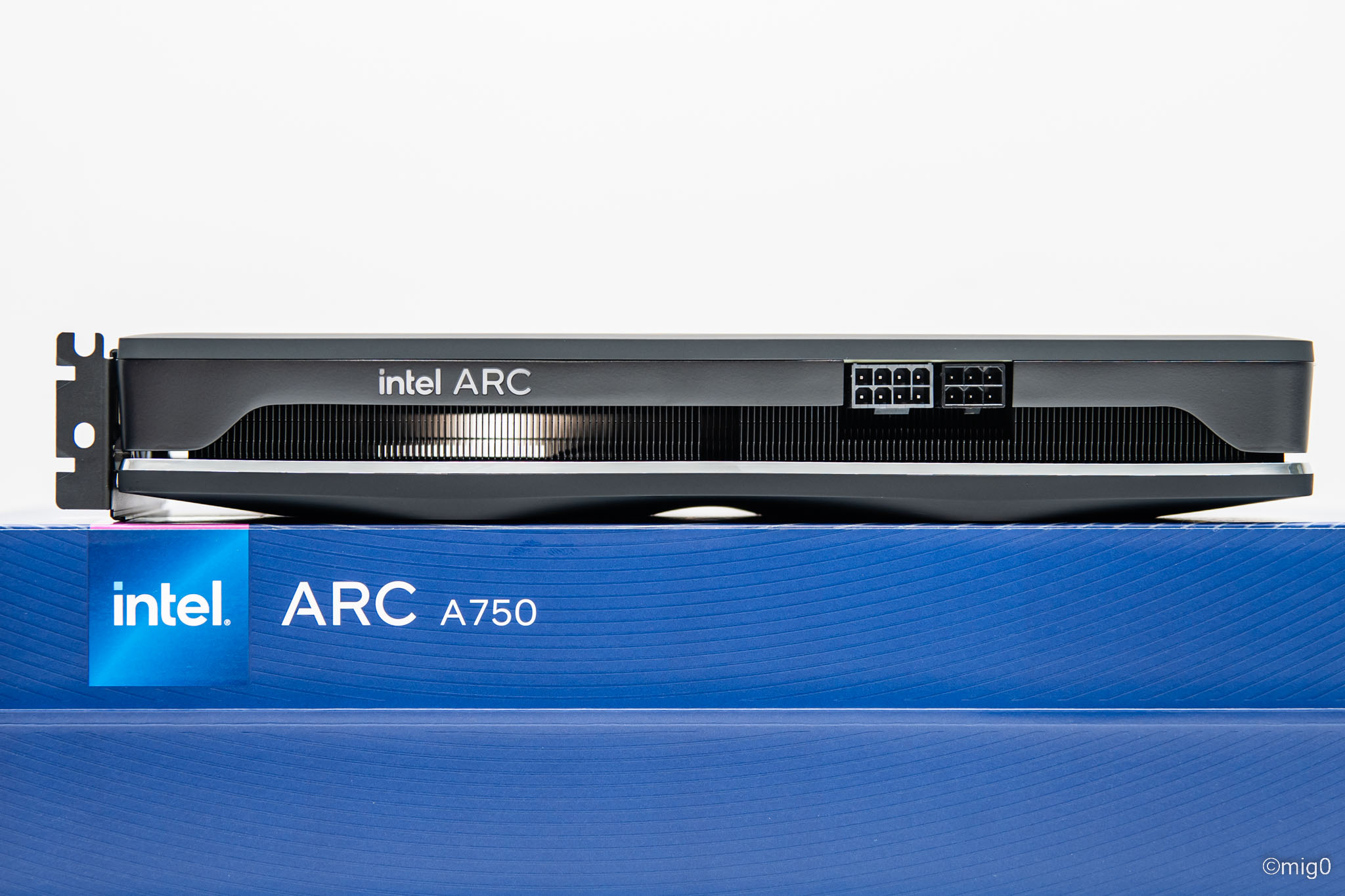 Bên Nhật có cửa hàng tặng Intel Arc A750 cho những người mua card Nvidia RTX 4090