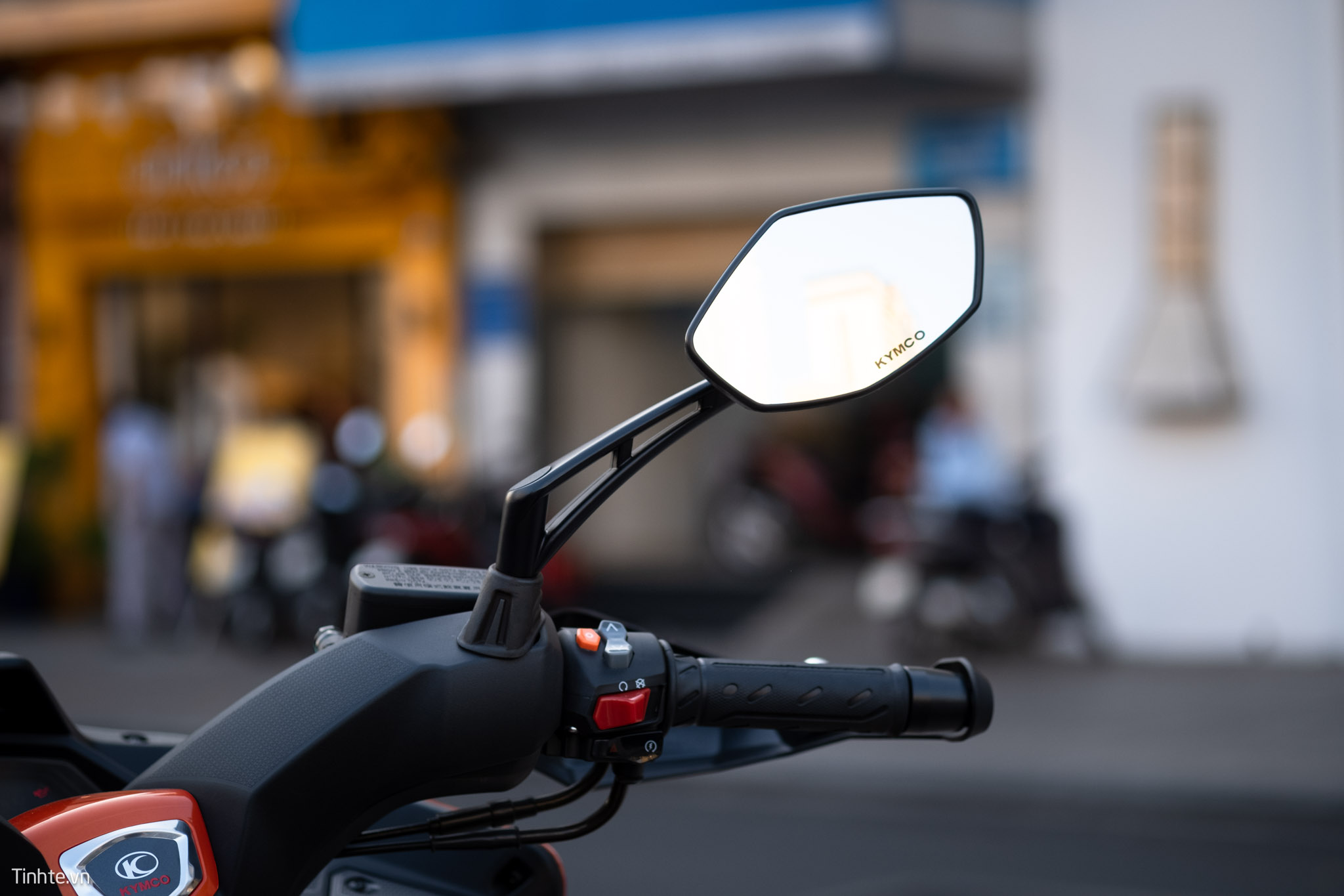 Chia sẻ: Cảm giác thiếu an toàn khi chạy xe máy mà không có gương chiếu hậu