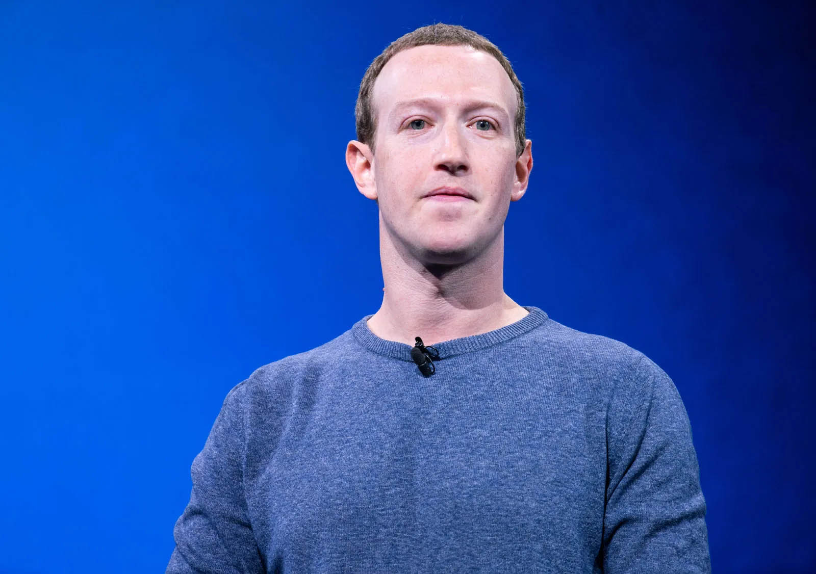 Cái áo phông xám của Zuckerberg: Có phải càng giàu thì mặc đồ càng rẻ và giản dị?