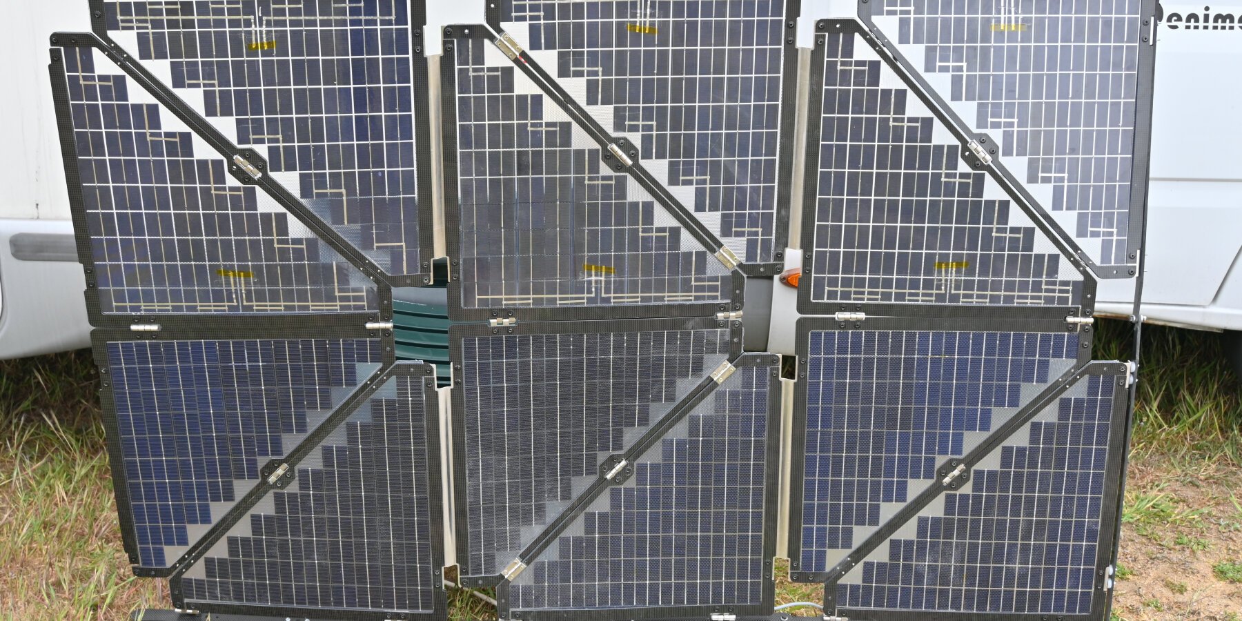 levante-origami-solar-panels-designboom-1800.jpg