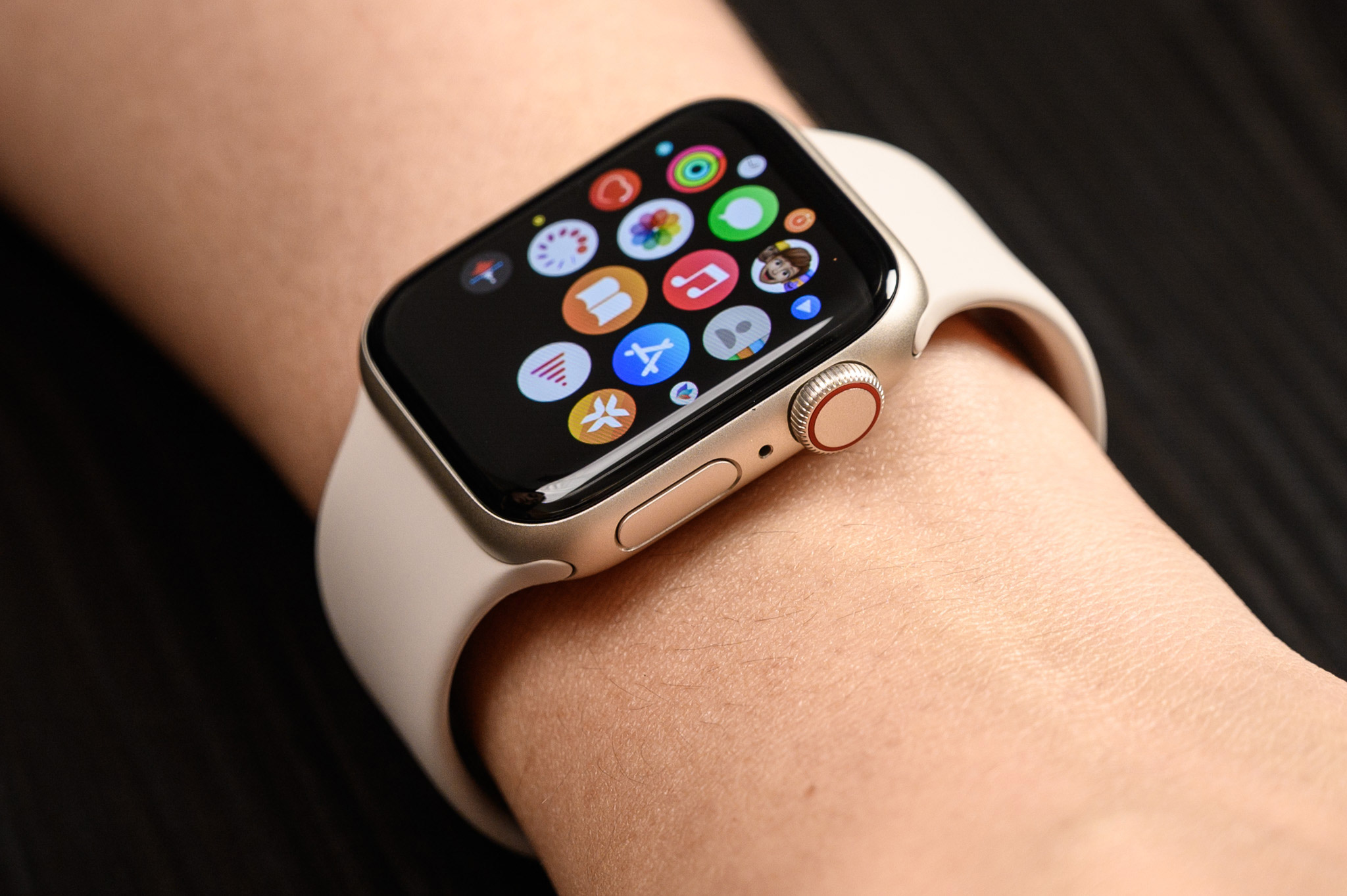 Tận dụng cử chỉ tay trên Apple Watch để nhận cuộc gọi, thao tác nhanh
