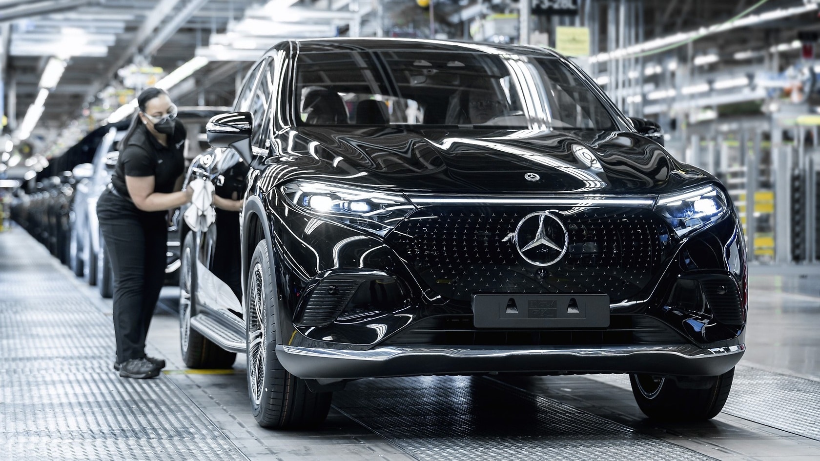 Mercedes-Benz thuần điện EQB, EQE và EQS SUV về Việt Nam trong năm nay, giá từ 2,3 tỷ