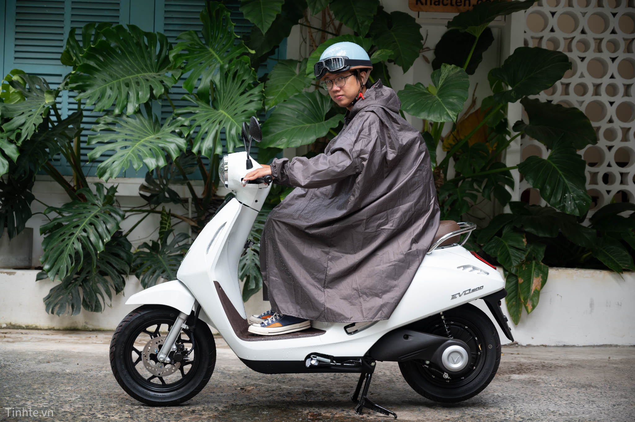 Đi xe máy mùa mưa: Mình vẫn thích mặc áo mưa 1 người hơn là áo mưa cánh dơi