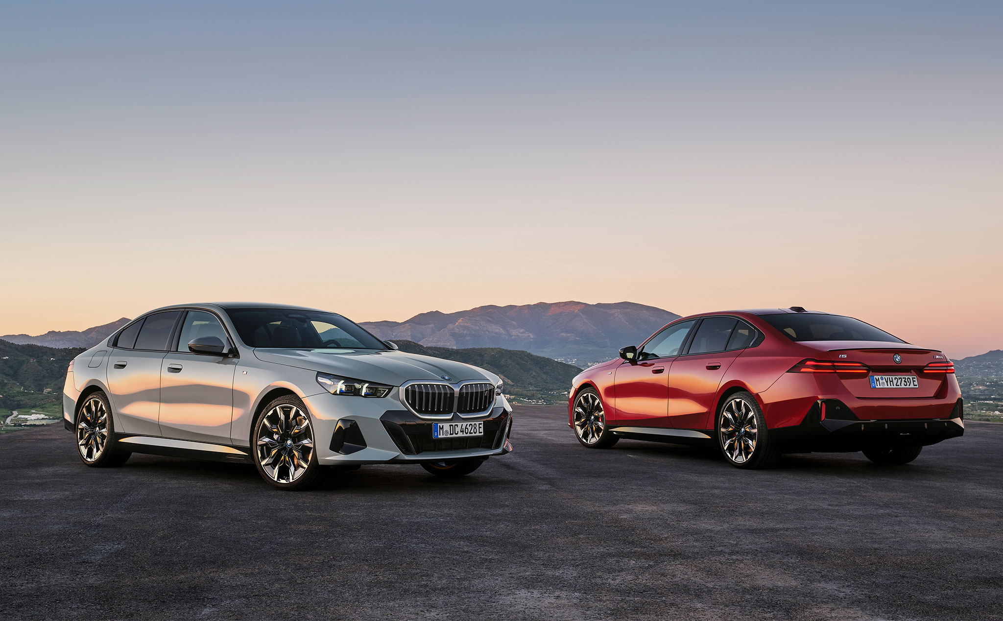 BMW 5 Series G60 2024 hoàn toàn mới ra mắt: iDrive 8.5, động cơ Mild Hybrid, nội thất như 7 series