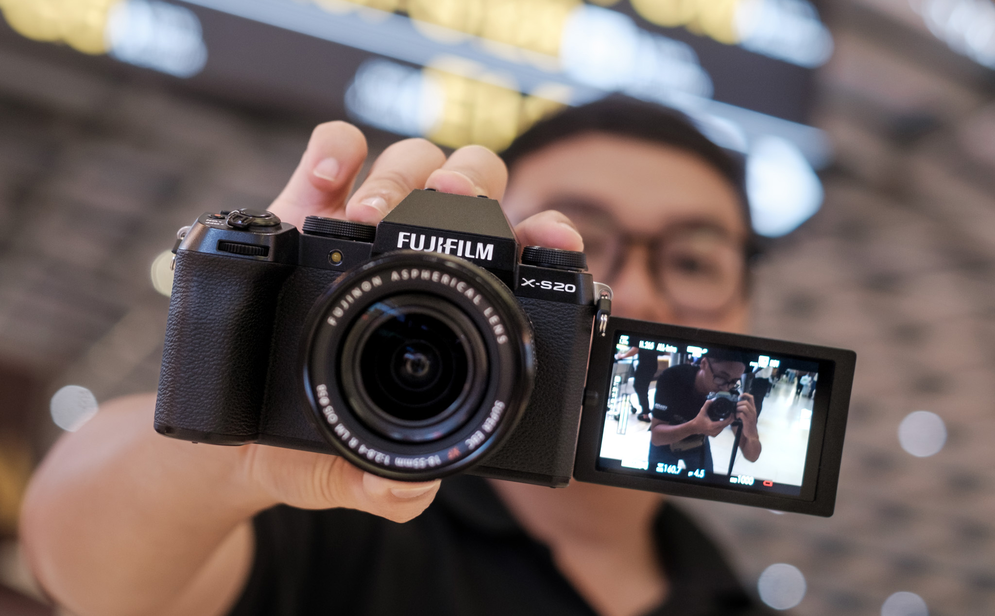 Trên tay Fujifilm X-S20 và XF 8mm f/3.5 R WR: Nhỏ gọn nhưng mạnh mẽ