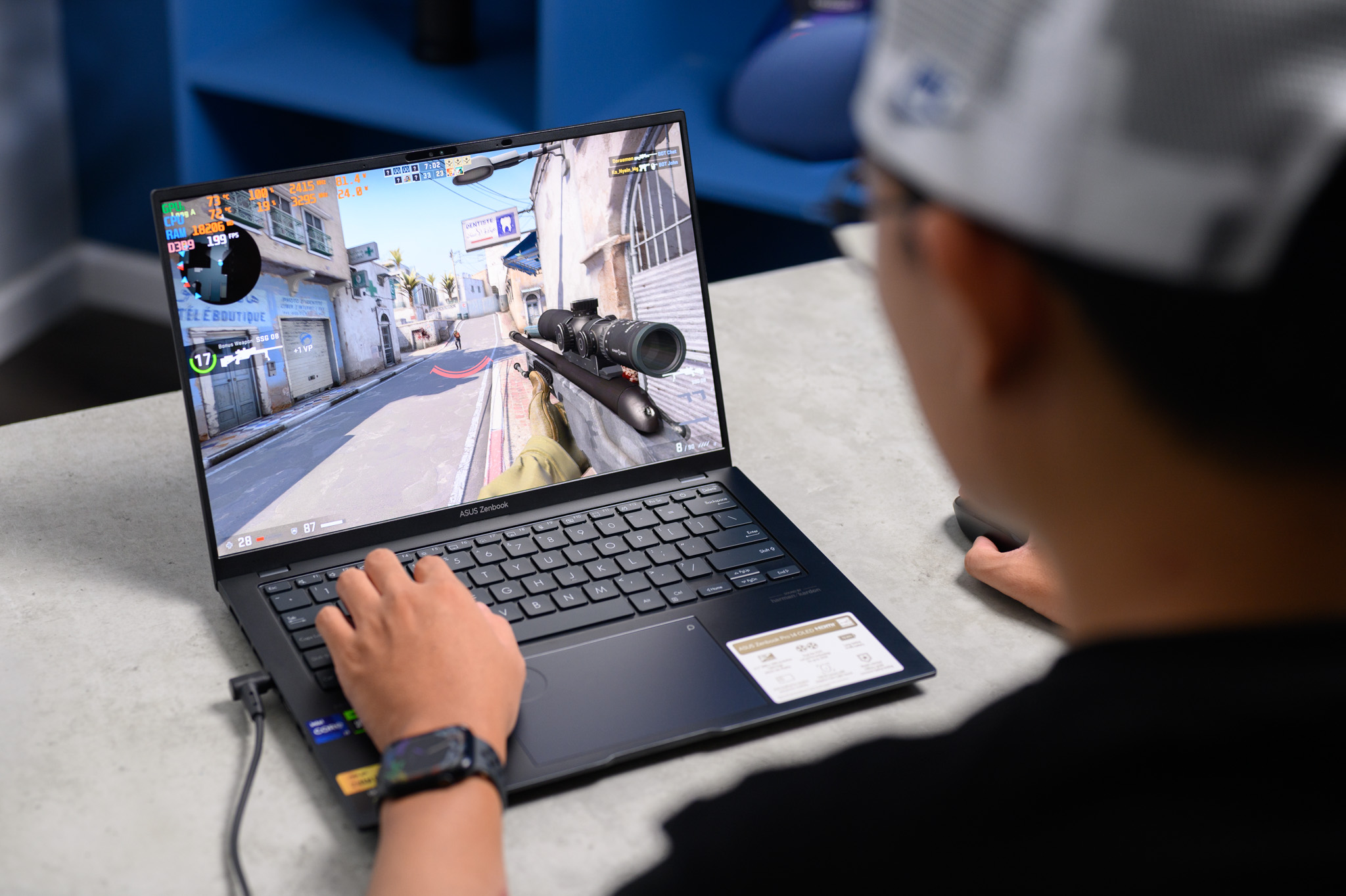 Mẫu ASUS Zenbook này cũng đẹp quá...