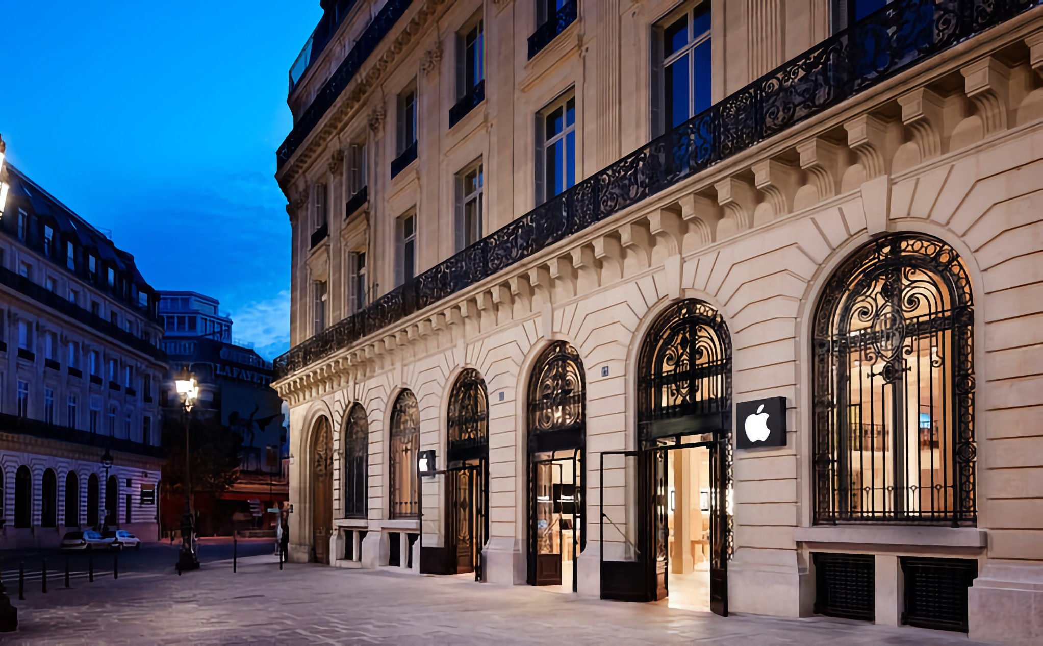 Bloomberg: Apple lên kế hoạch sửa chữa và khai trương hơn 50 Apple Store