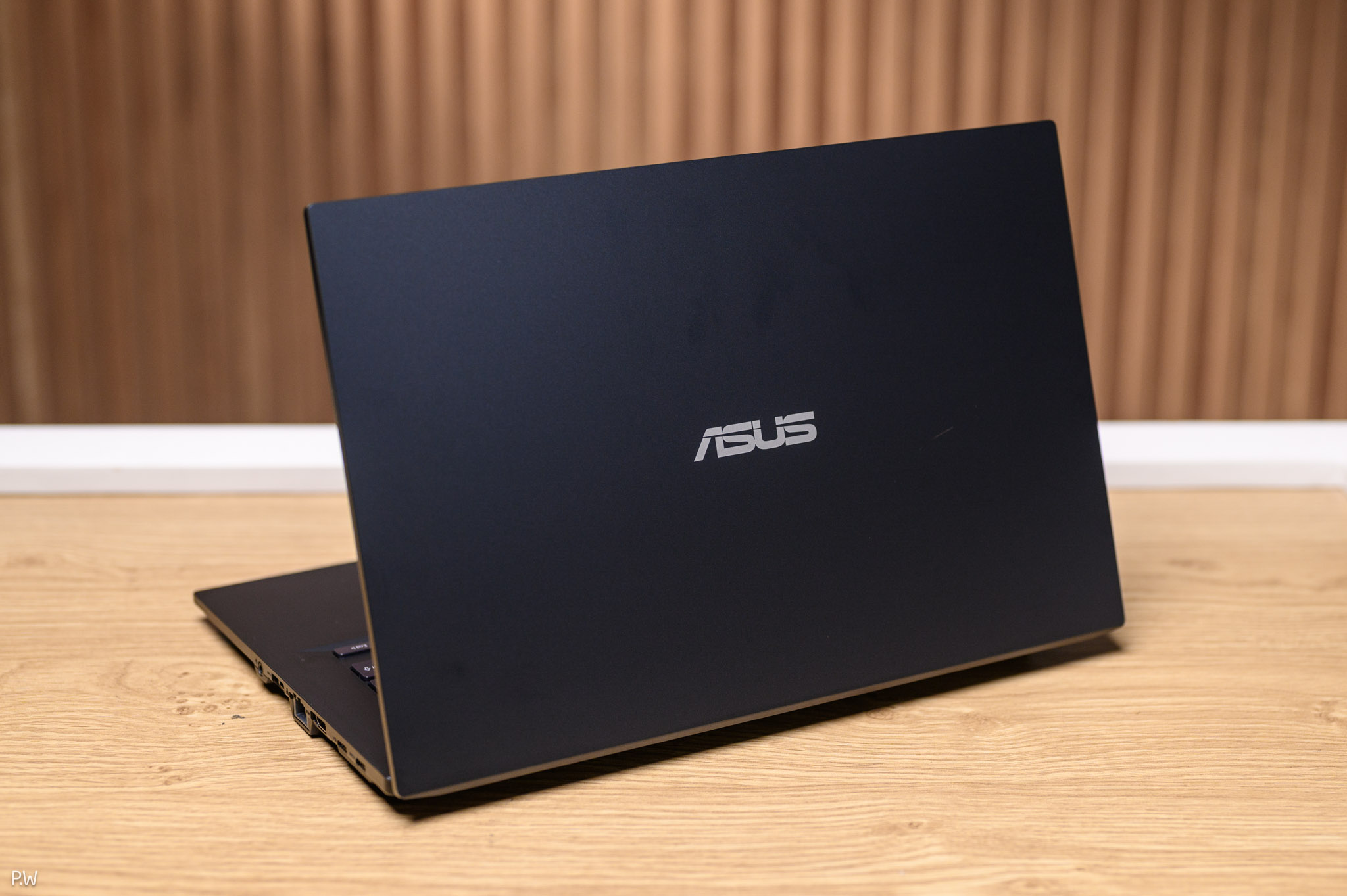 Asus ExpertBook B1 (B1402CBA): Bản nâng cấp của laptop doanh nghiệp với độ bền tiêu chuẩn quân đội