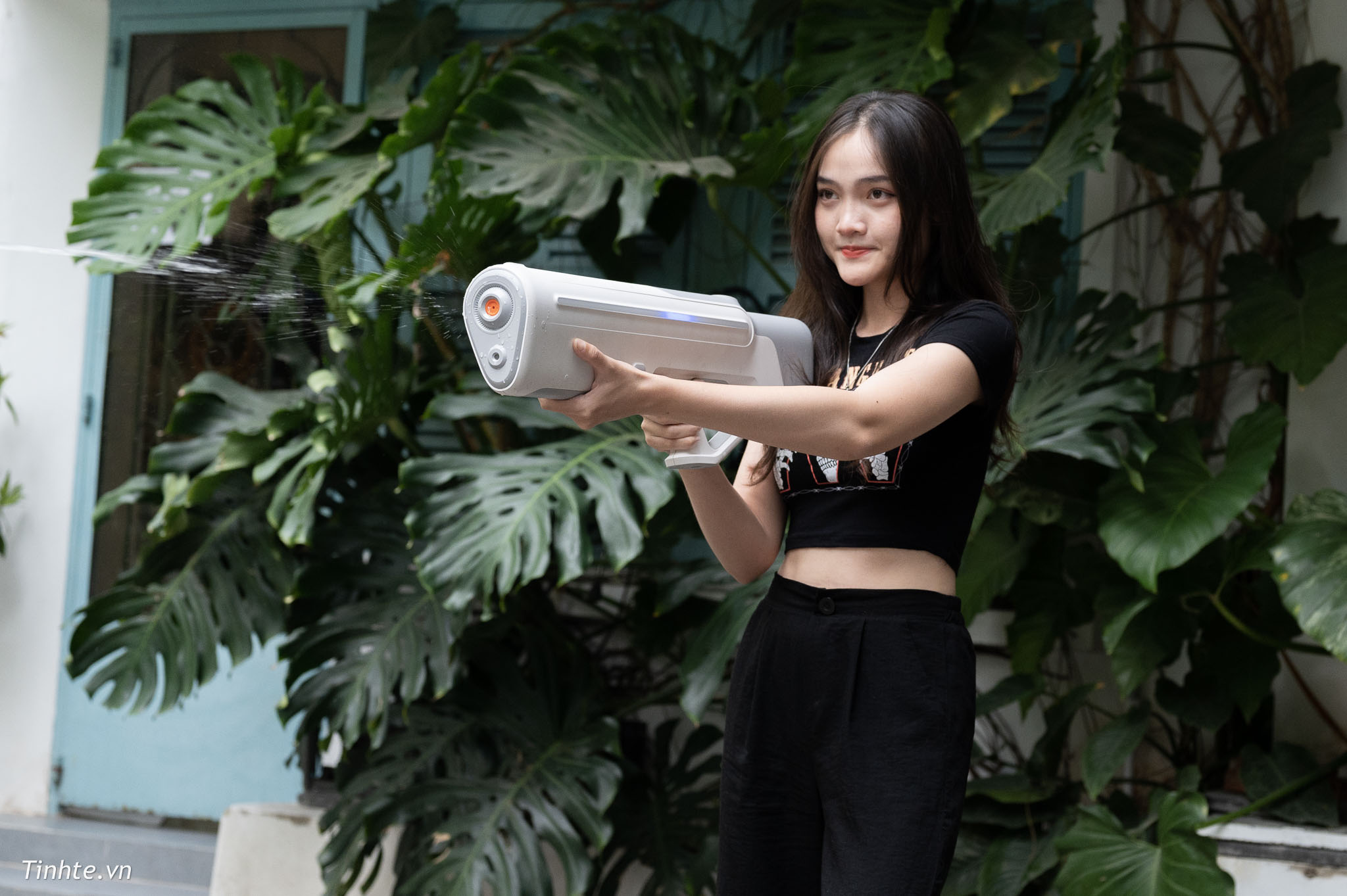 Handon súng nước xài pin của Xiaomi: to, nặng, ít nước, ít pin