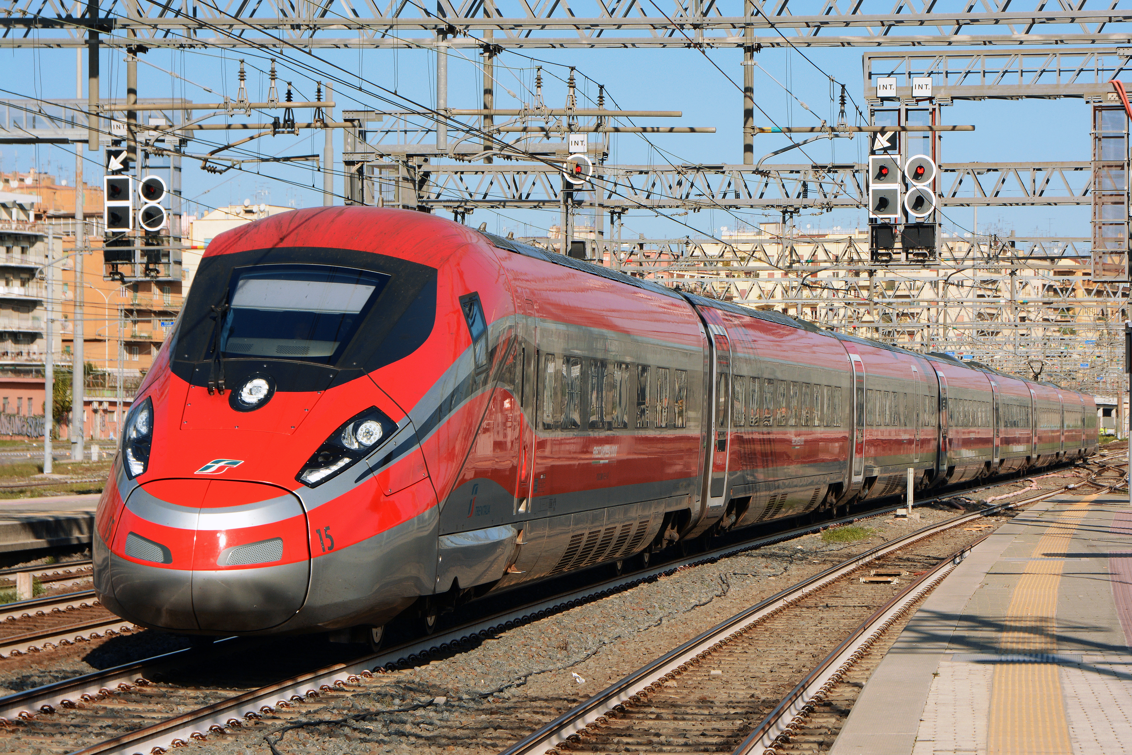 Trenitalia ETR1000-3.jpg