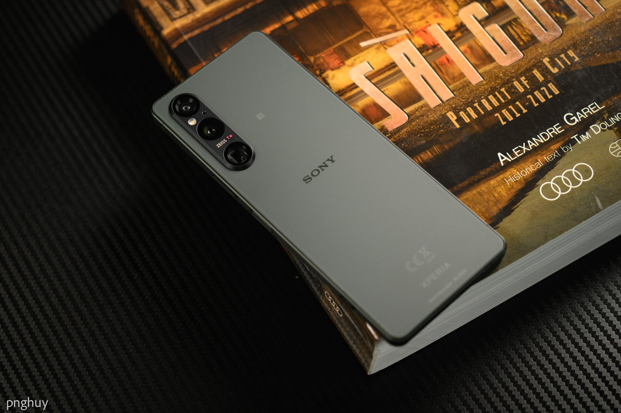 Trên tay Sony Xperia 1 V: vẫn là một thiết kế đẹp và nam tính, camera được cải tiến phần cứng