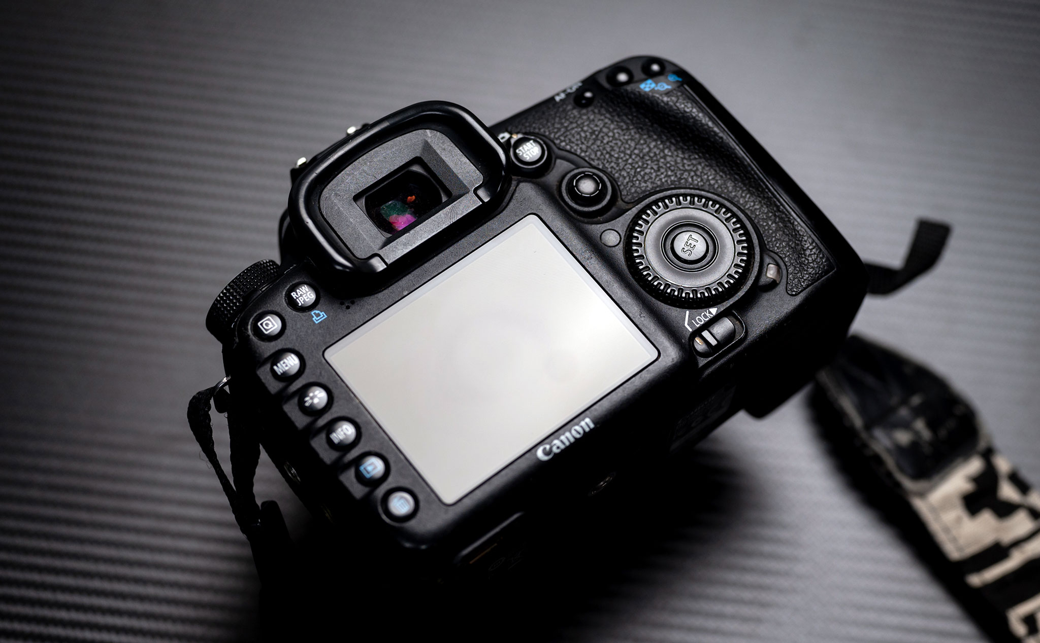 Canon đạt kỷ lục về số lượng máy ảnh dòng EOS